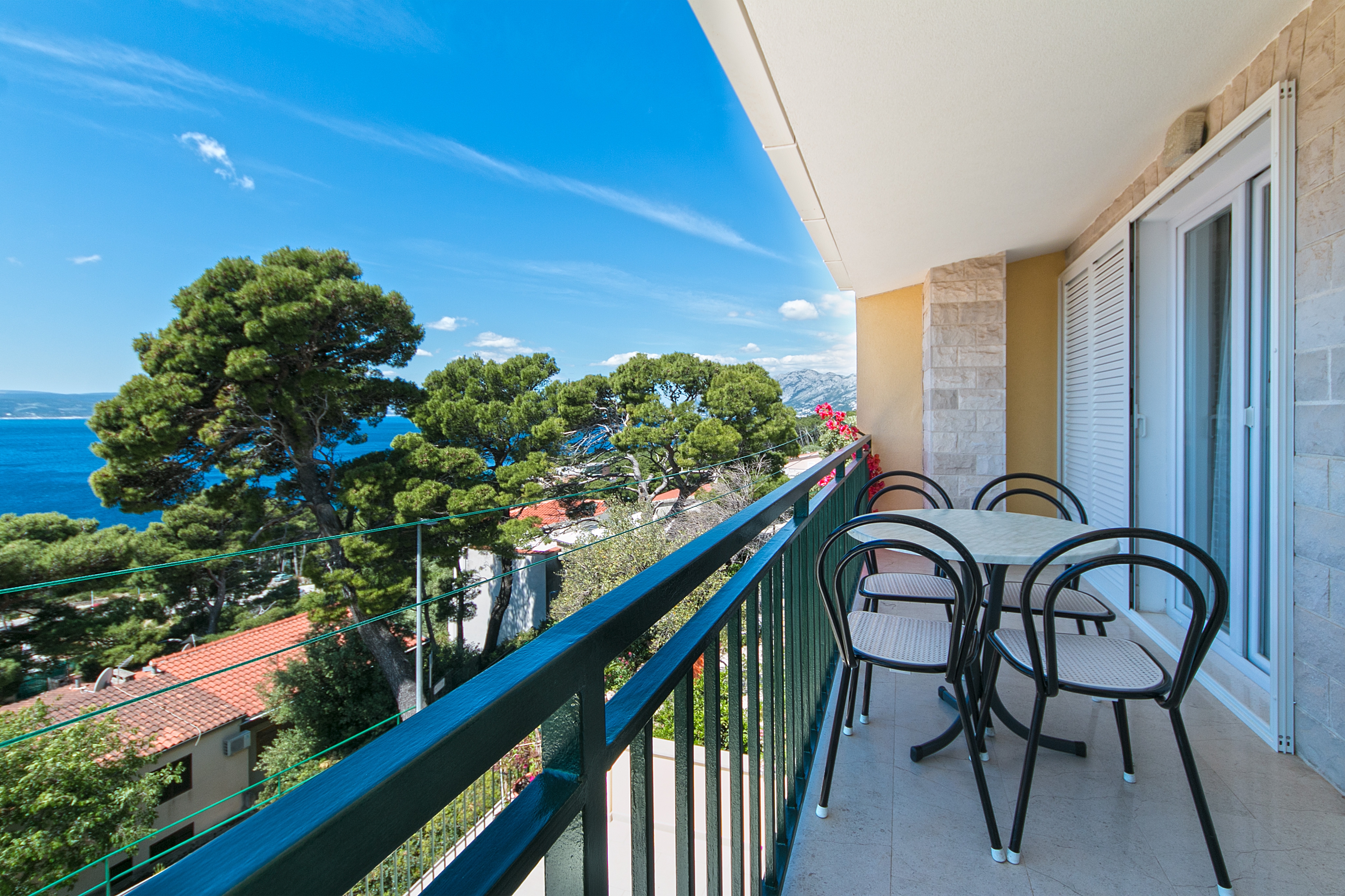 Two bedroom apartment with balcony and sea view Brela, Makarska  A-a