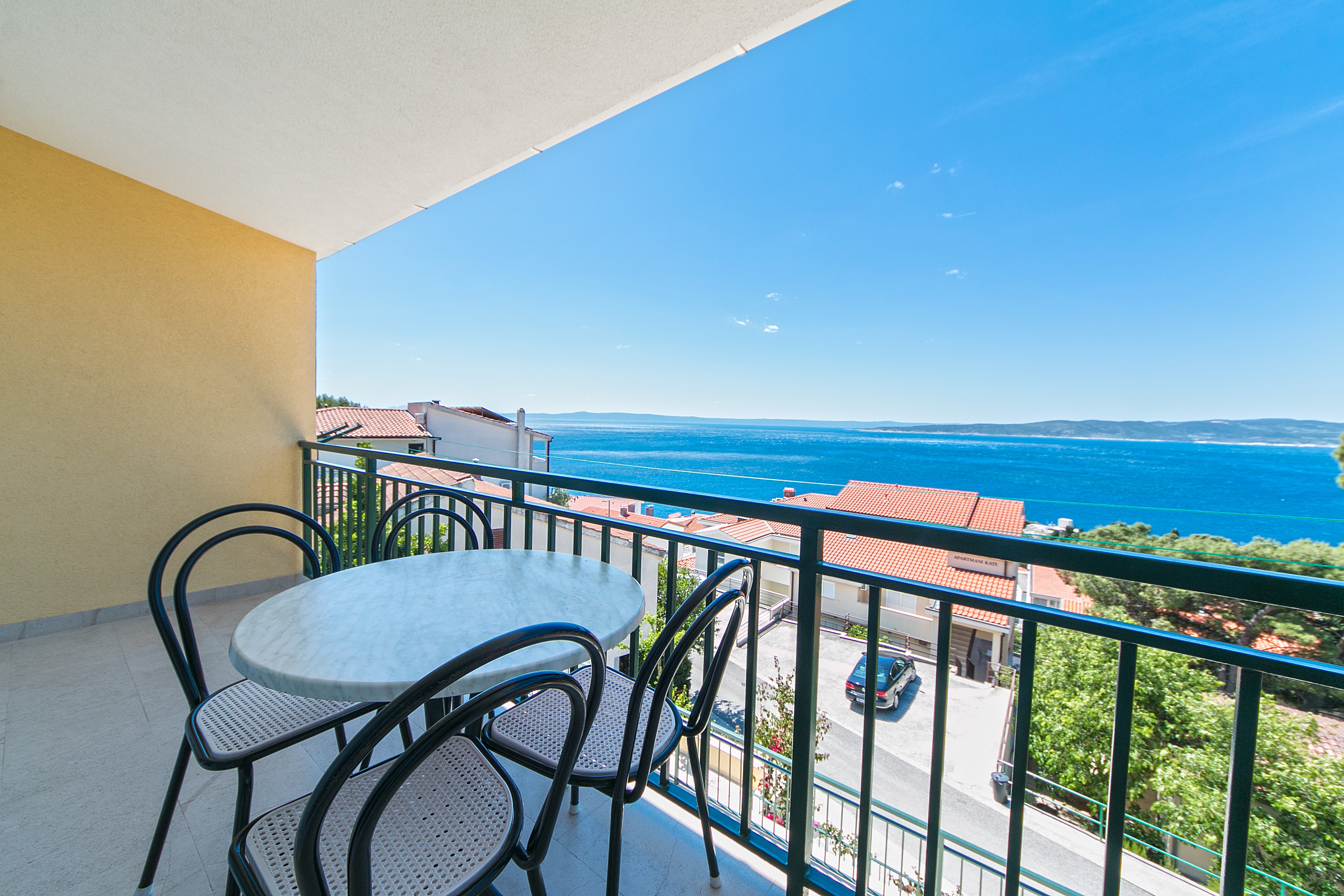 Two bedroom apartment with balcony and sea view Brela, Makarska  A-a