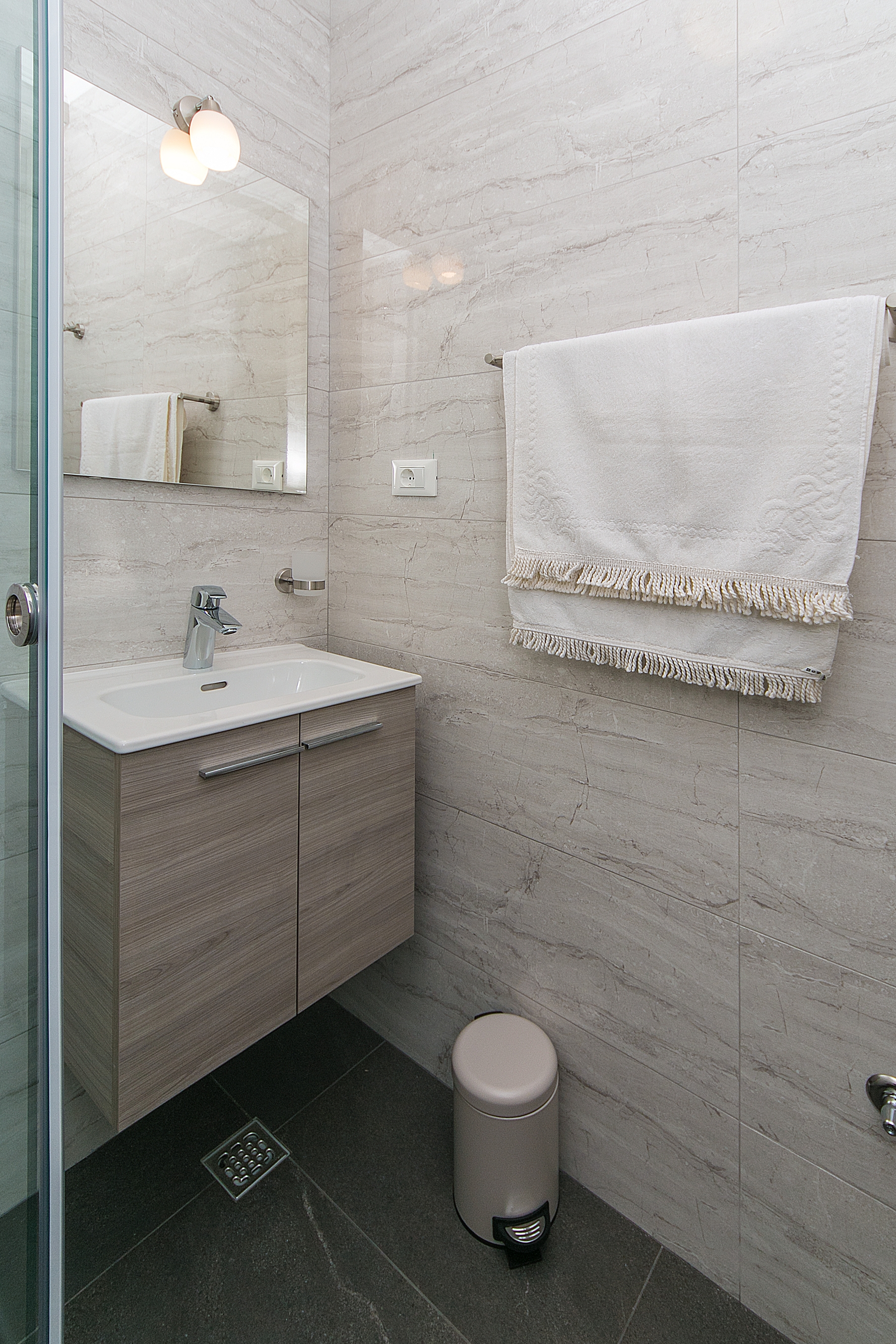 Three bedroom apartment with terrace and sea view Brela, Makarska  A-b