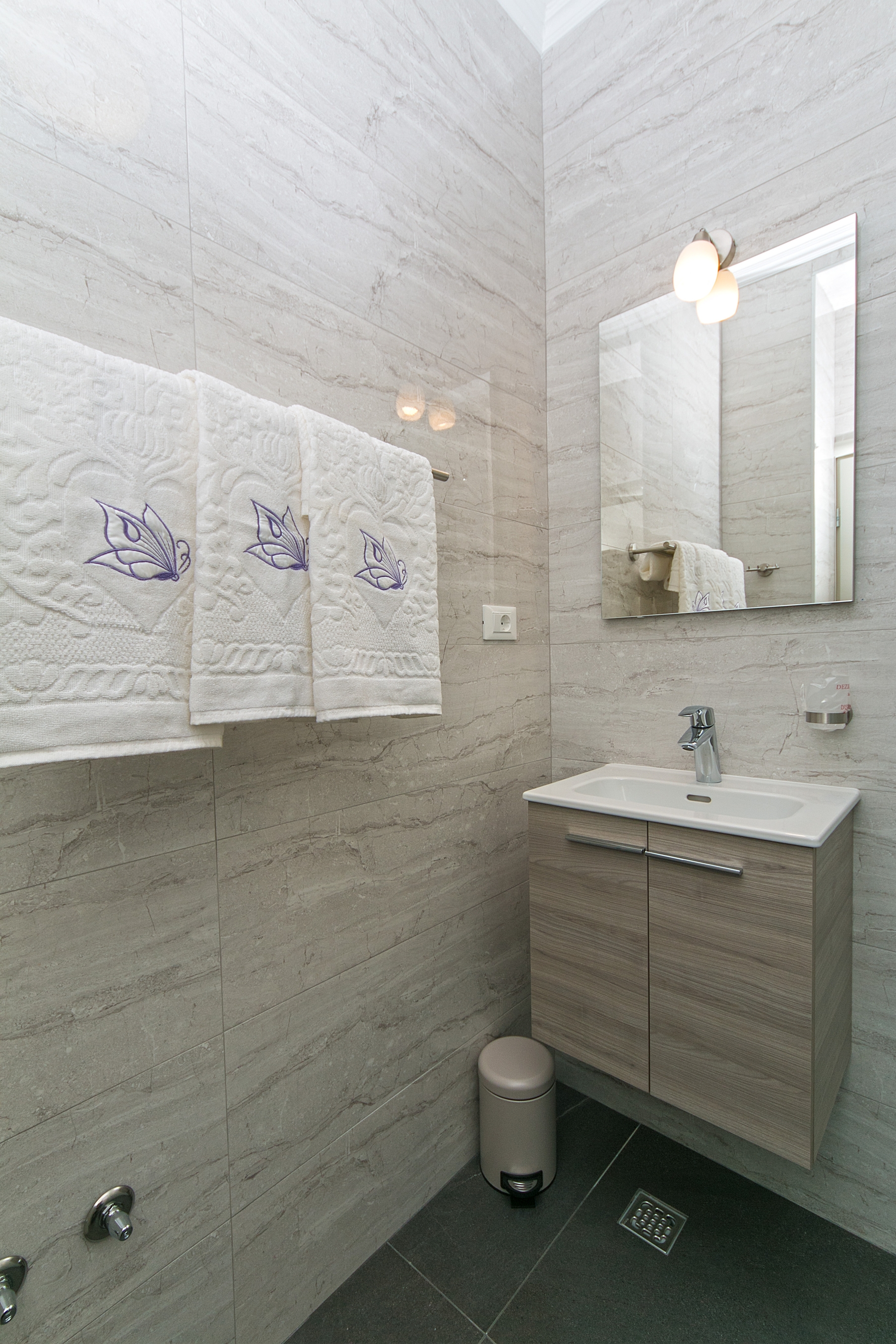 Three bedroom apartment with terrace and sea view Brela, Makarska  A-b