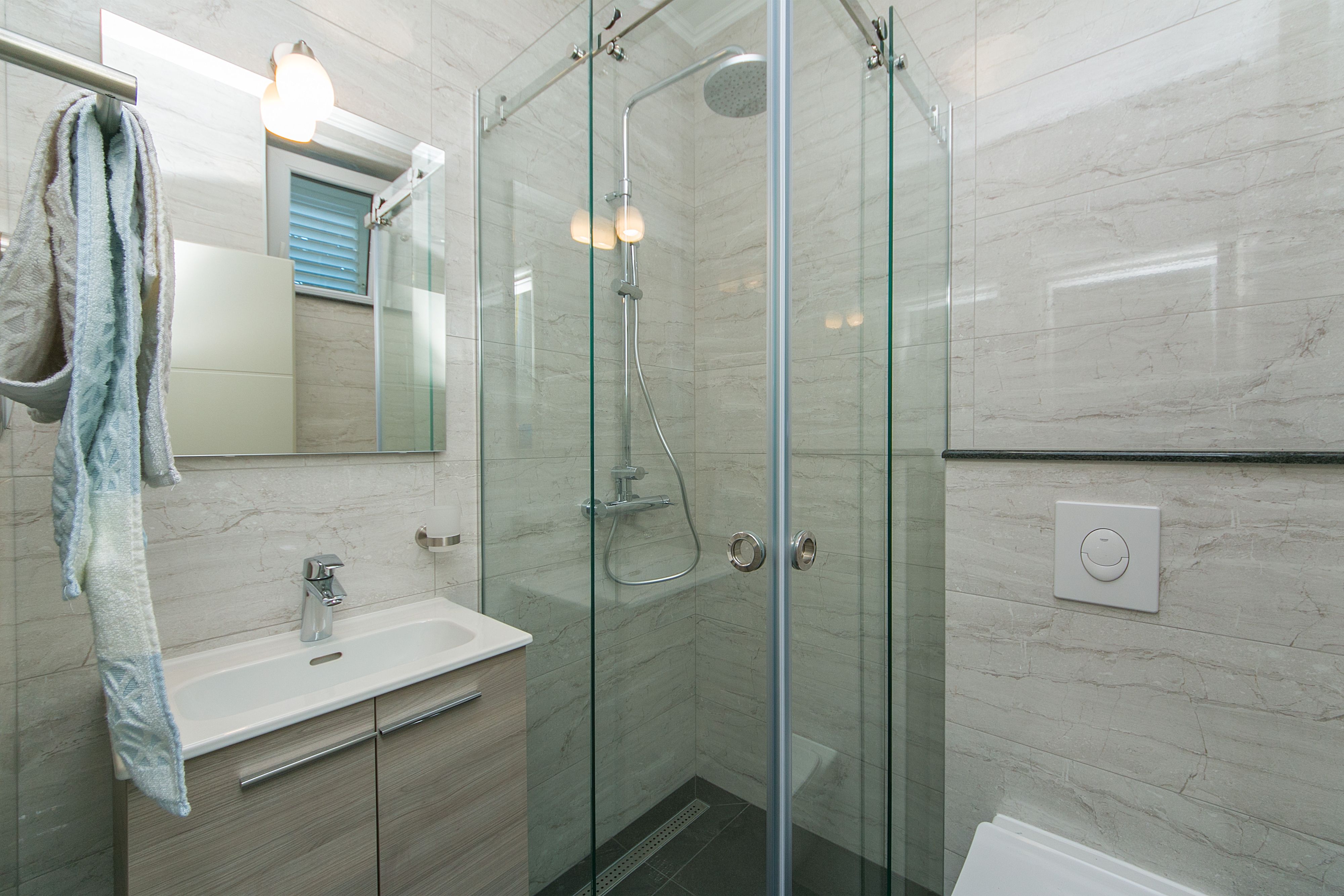 Three bedroom apartment with terrace and sea view Brela, Makarska  A-b