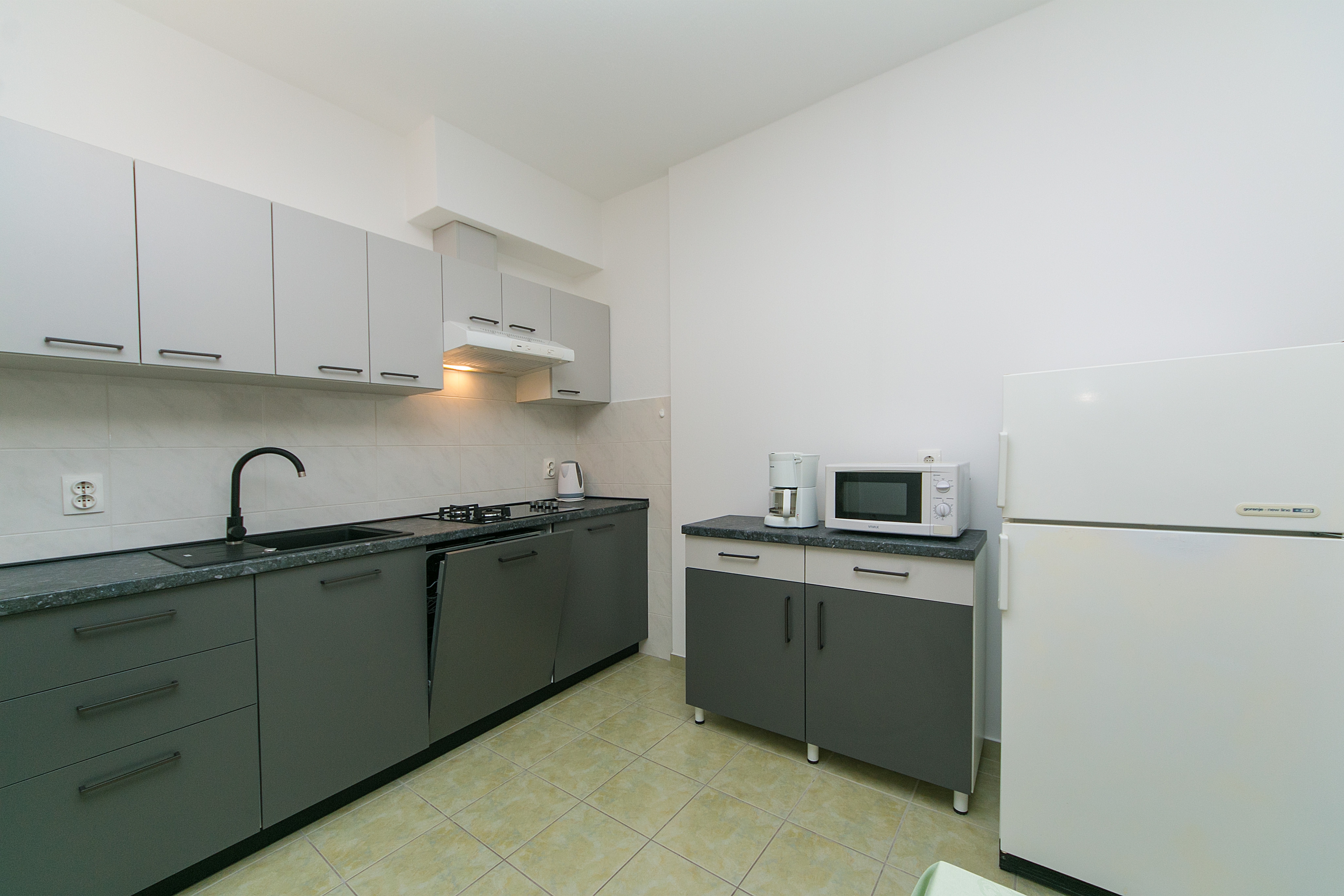 Three bedroom apartment with terrace and sea view Brela, Makarska  A-b