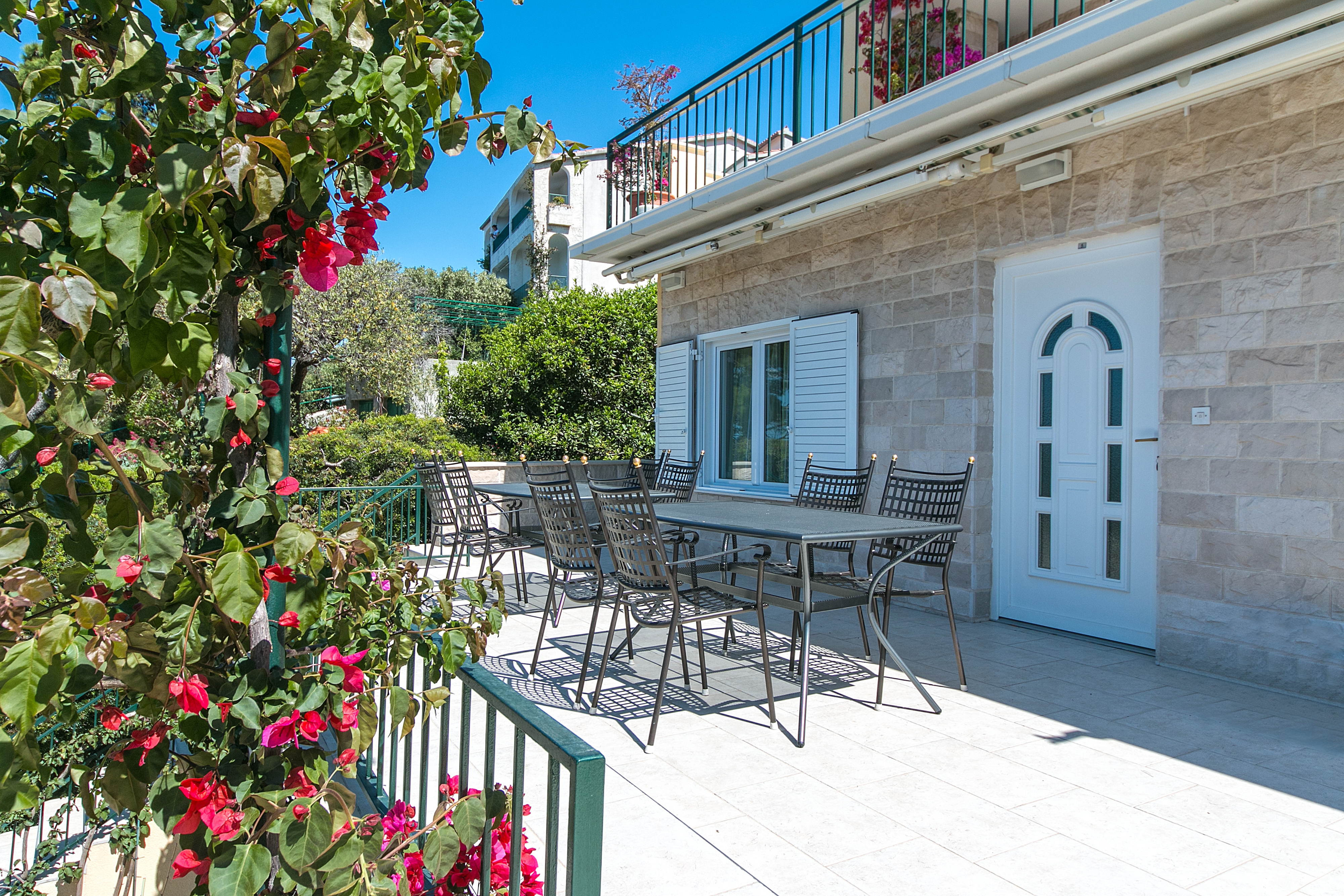 Three bedroom apartment with terrace and sea view Brela, Makarska  A-b