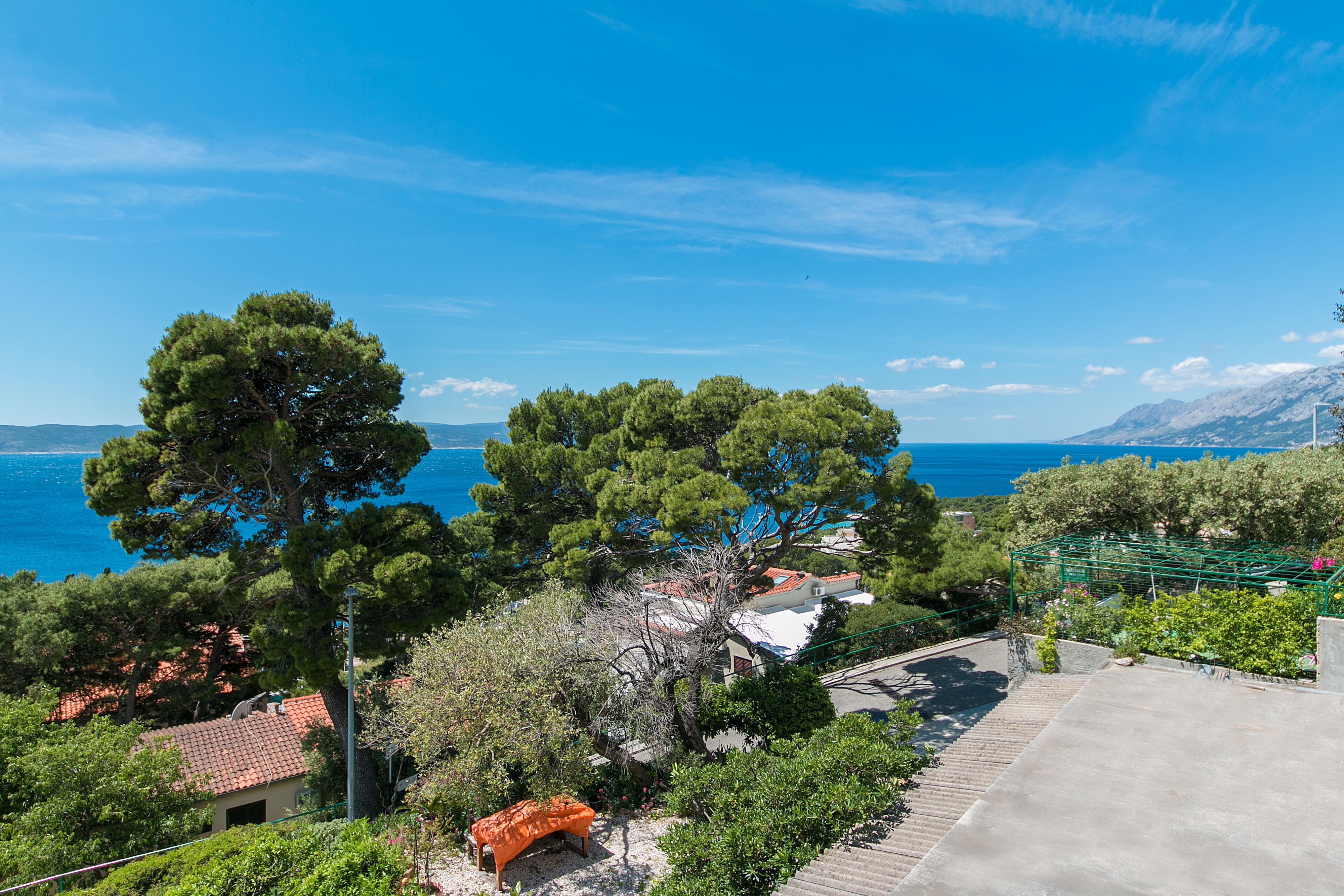 Two bedroom apartment with balcony and sea view Brela, Makarska  A-c