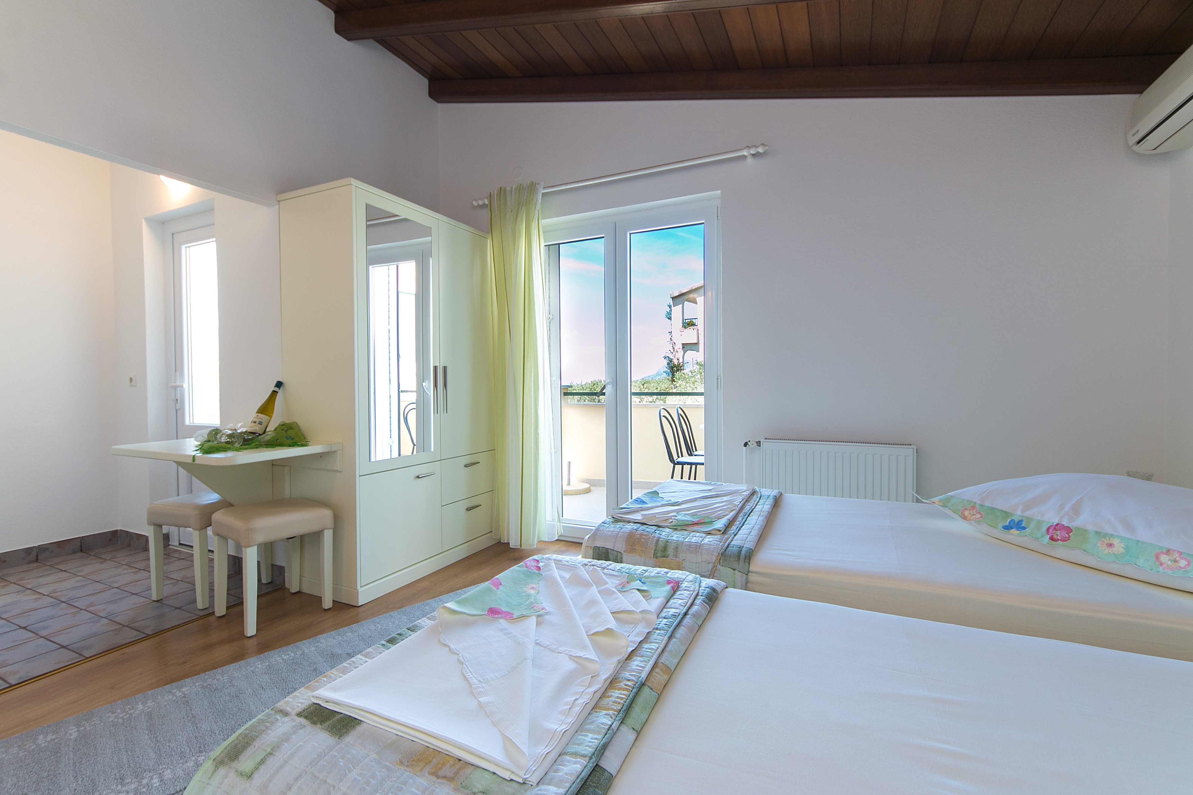 Two bedroom apartment with balcony and sea view Brela, Makarska  A-c