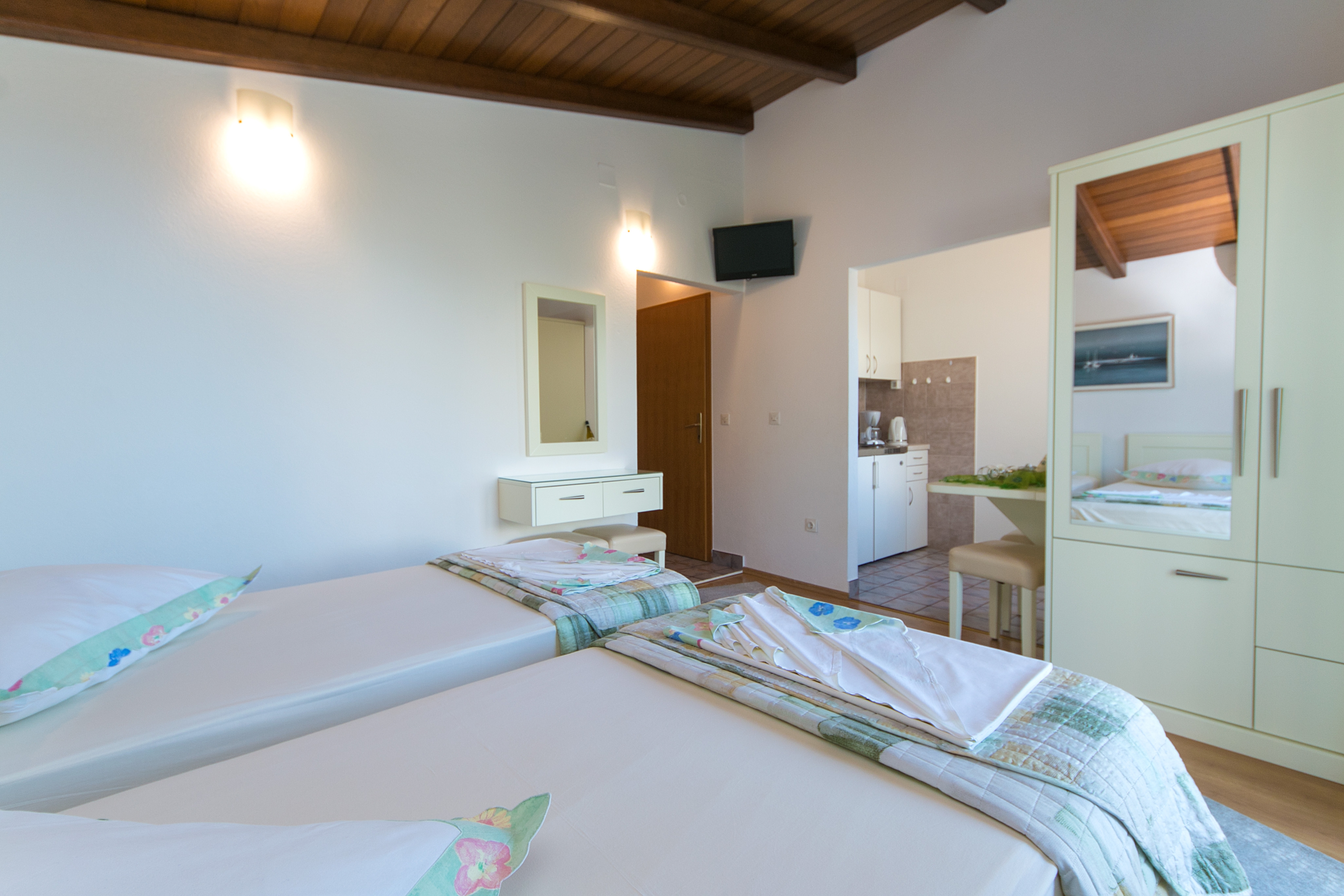 Two bedroom apartment with balcony and sea view Brela, Makarska  A-c