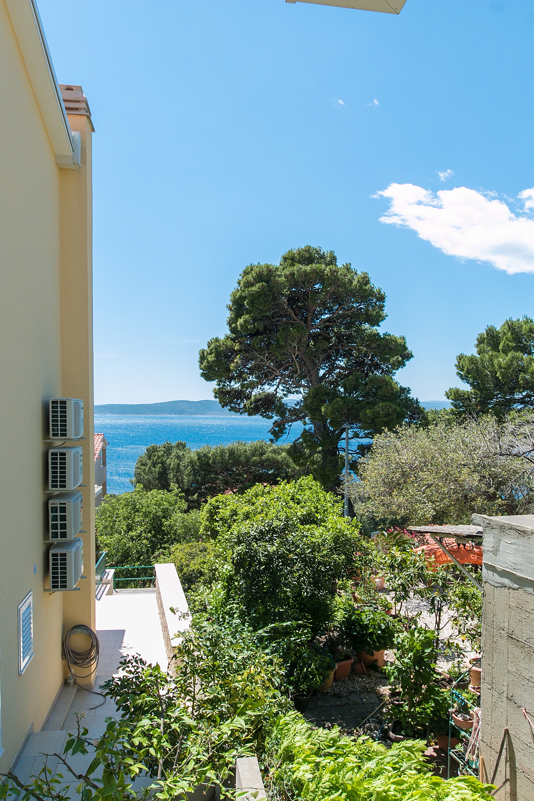 One bedroom apartment with balcony and sea view Brela, Makarska  A-d