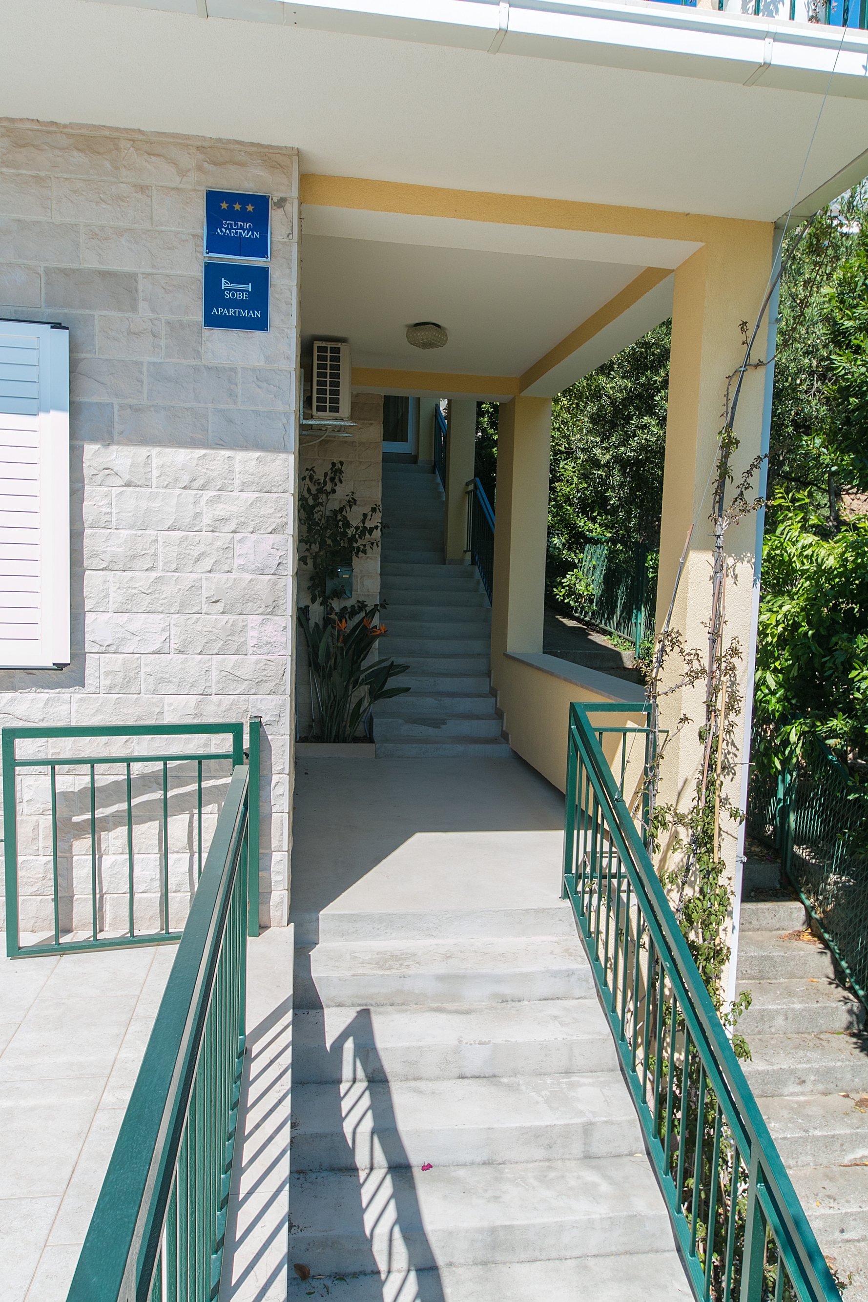 Two bedroom apartment with balcony and sea view Brela, Makarska  A-a