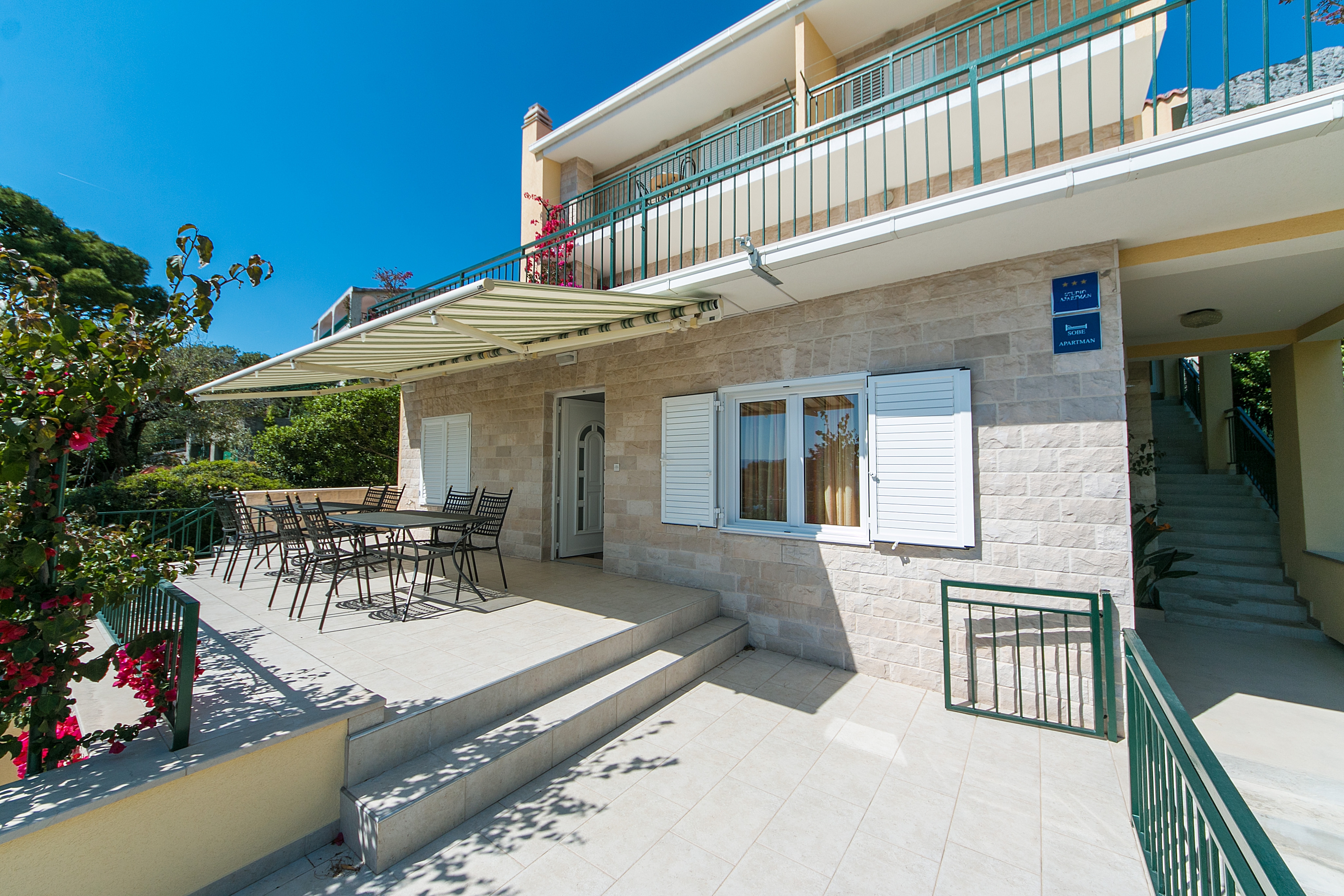 Two bedroom apartment with balcony and sea view Brela, Makarska  A-a