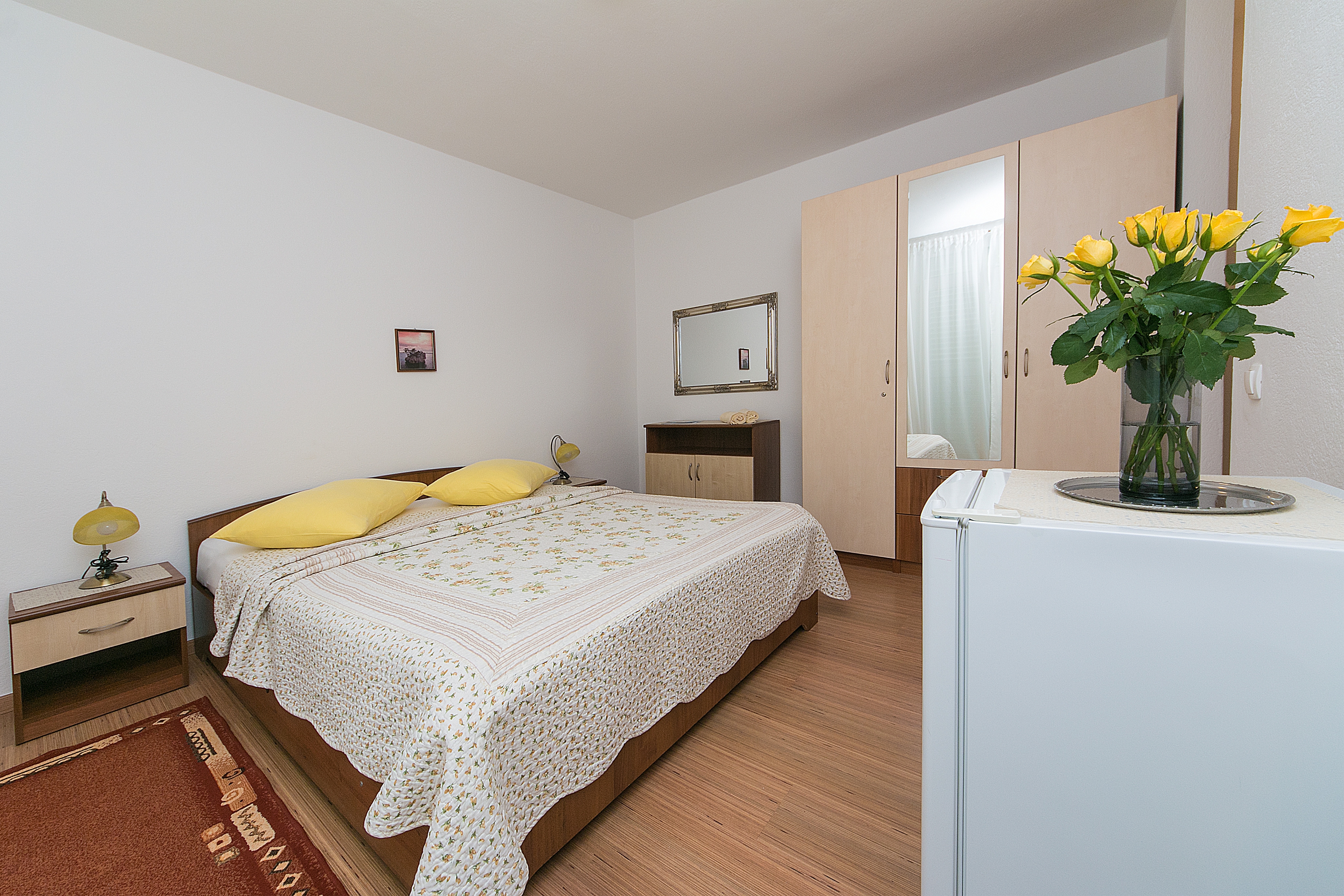 Room with terrace Brela, Makarska (S-2717-i)