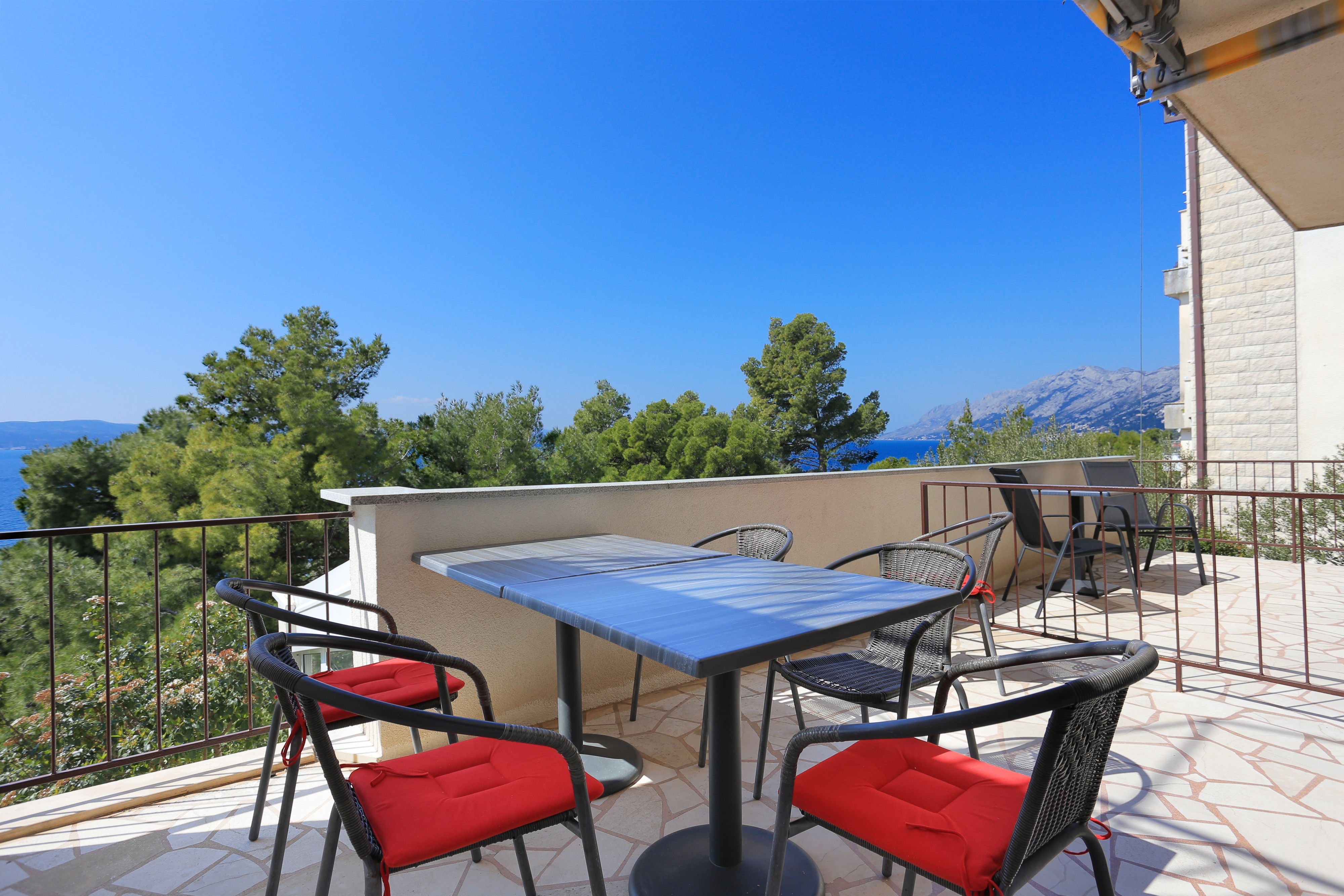 Three bedroom apartment with terrace and sea view Brela, Makarska (A-2718-a) Three bedroom apartment with terrace and sea view Brela, Makarska (A-2718-a)