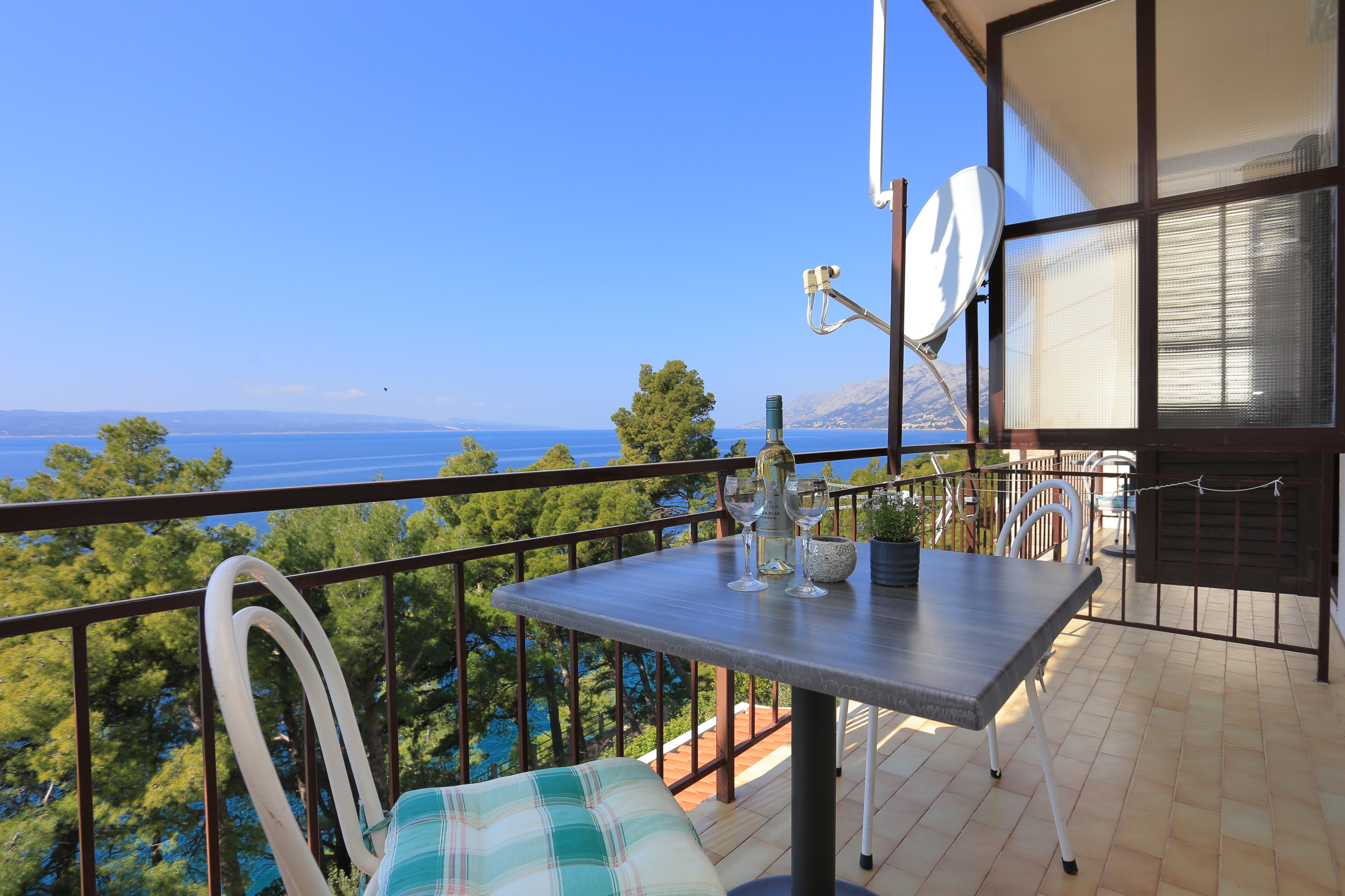 Studio flat with balcony and sea view Brela, Makarska (AS-2718-a)