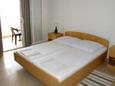 Ložnice Orebić, Ložnice v ubytování typu studio-apartment, dostupna klima i WIFI.