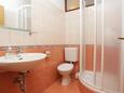 Ванная комната 1 Tučepi, Ванная комната 1 в размещении типа apartment, Домашние животные допускаются и WiFi.