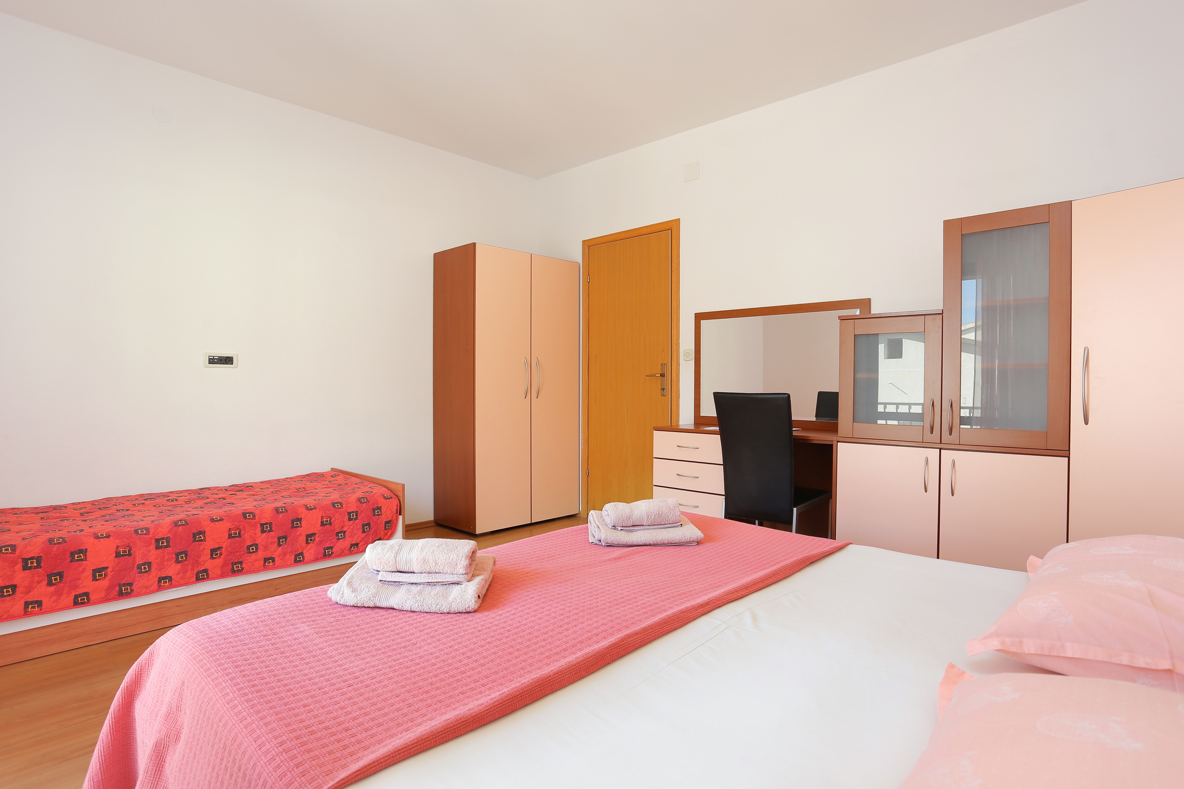 One bedroom apartment with balcony Tučepi, Makarska  A-e
