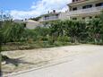 Parking lot Duće, Omiš, Parking lot 2729 - Rooms near sea with sandy beach.