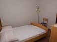 Spavaća soba 2 Drvenik Donja vala, Spavaća soba 2 u smještaju tipa apartment, WiFi.