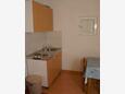 Blagovaonica Drvenik Donja vala, Blagovaonica u smještaju tipa studio-apartment, dostupna klima i WiFi.