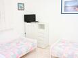 Sypialnia 4 Živogošće - Porat, Sypialnia 4 w zakwaterowaniu typu apartment, Dostępna klimatyzacja i WiFi.