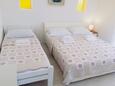 Sypialnia 2 Živogošće - Porat, Sypialnia 2 w zakwaterowaniu typu apartment, WiFi.
