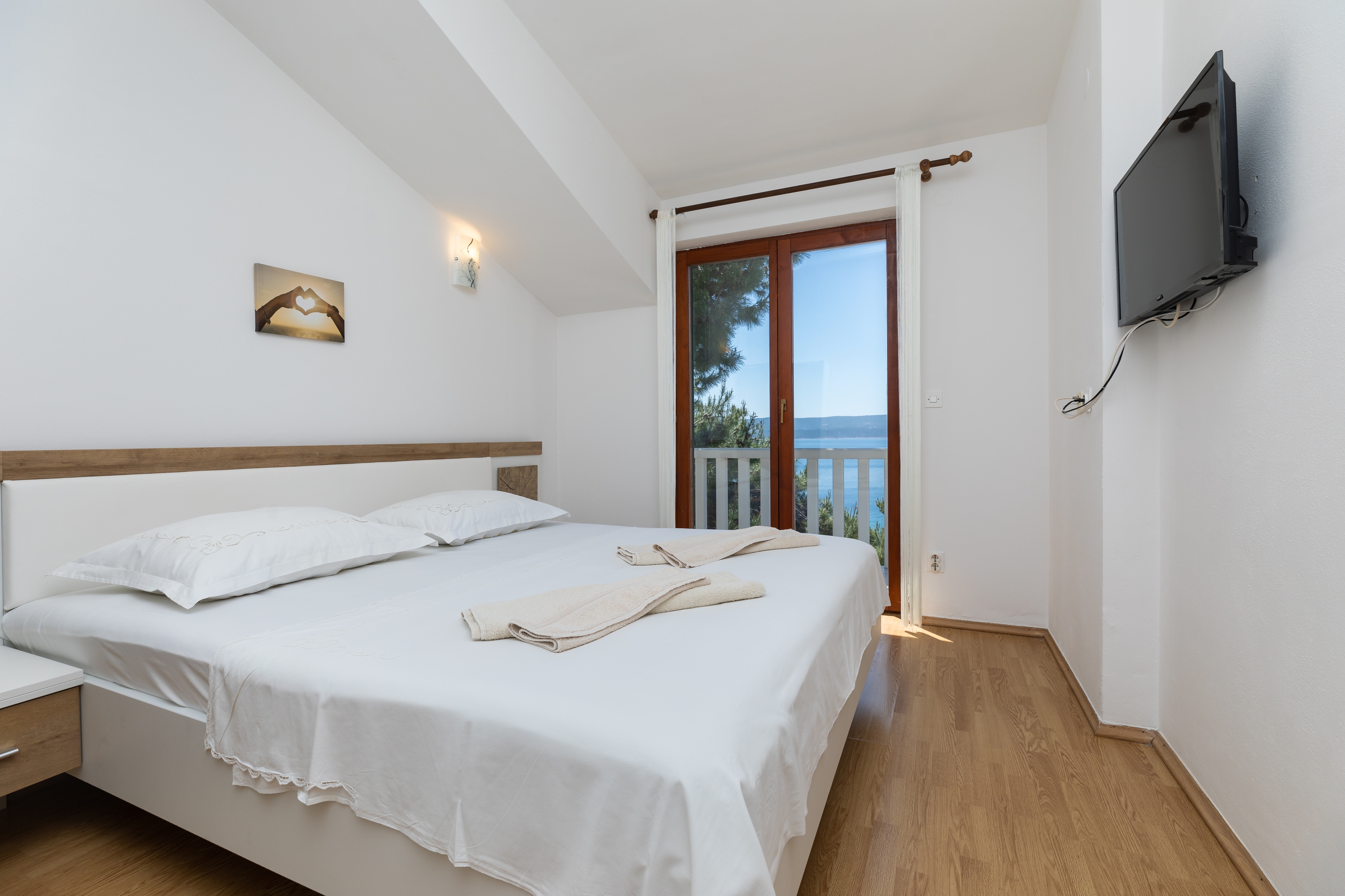 Two bedroom apartment near beach Mimice, Omiš  A-a
