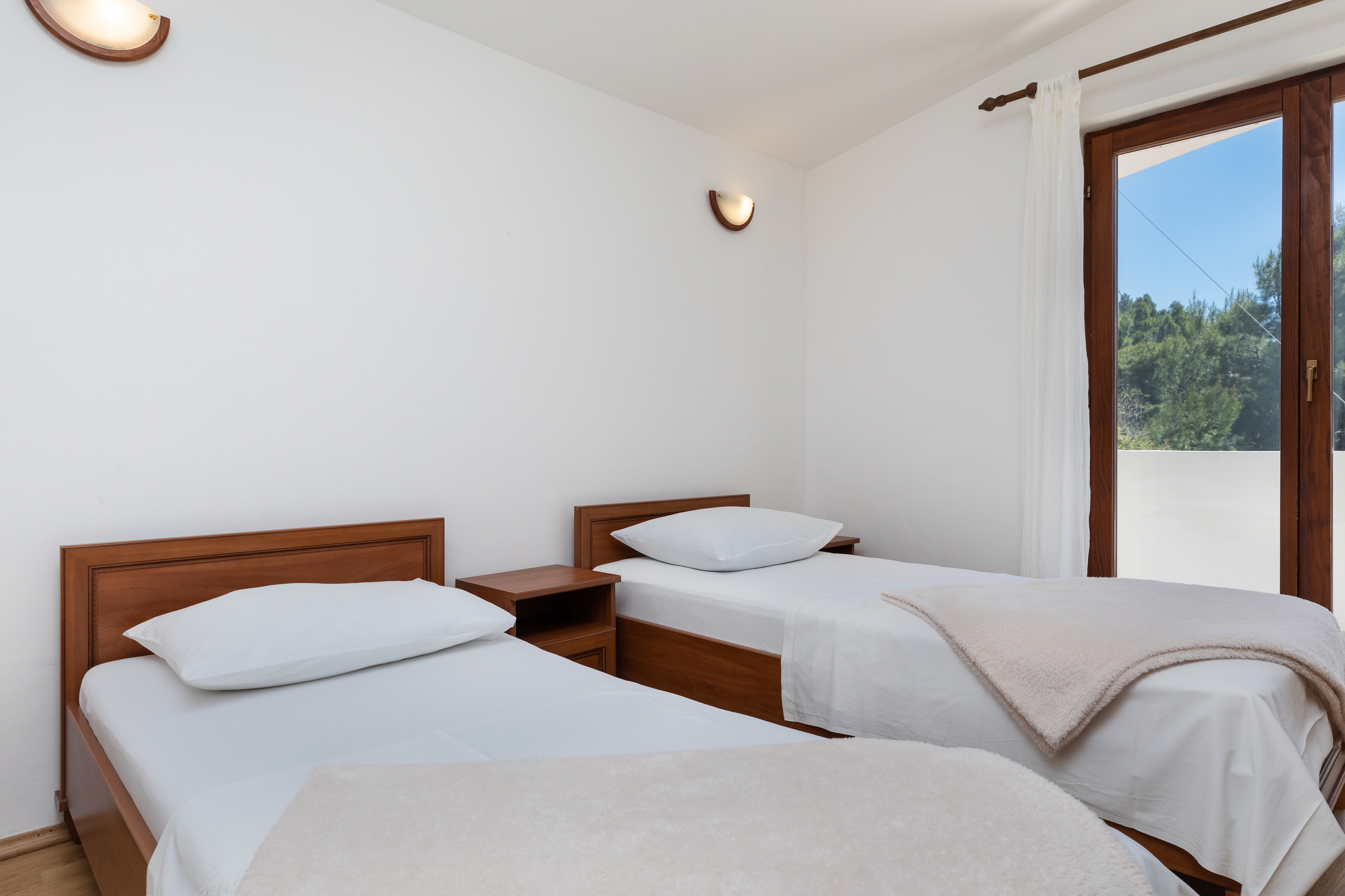 Two bedroom apartment near beach Mimice, Omiš  A-a