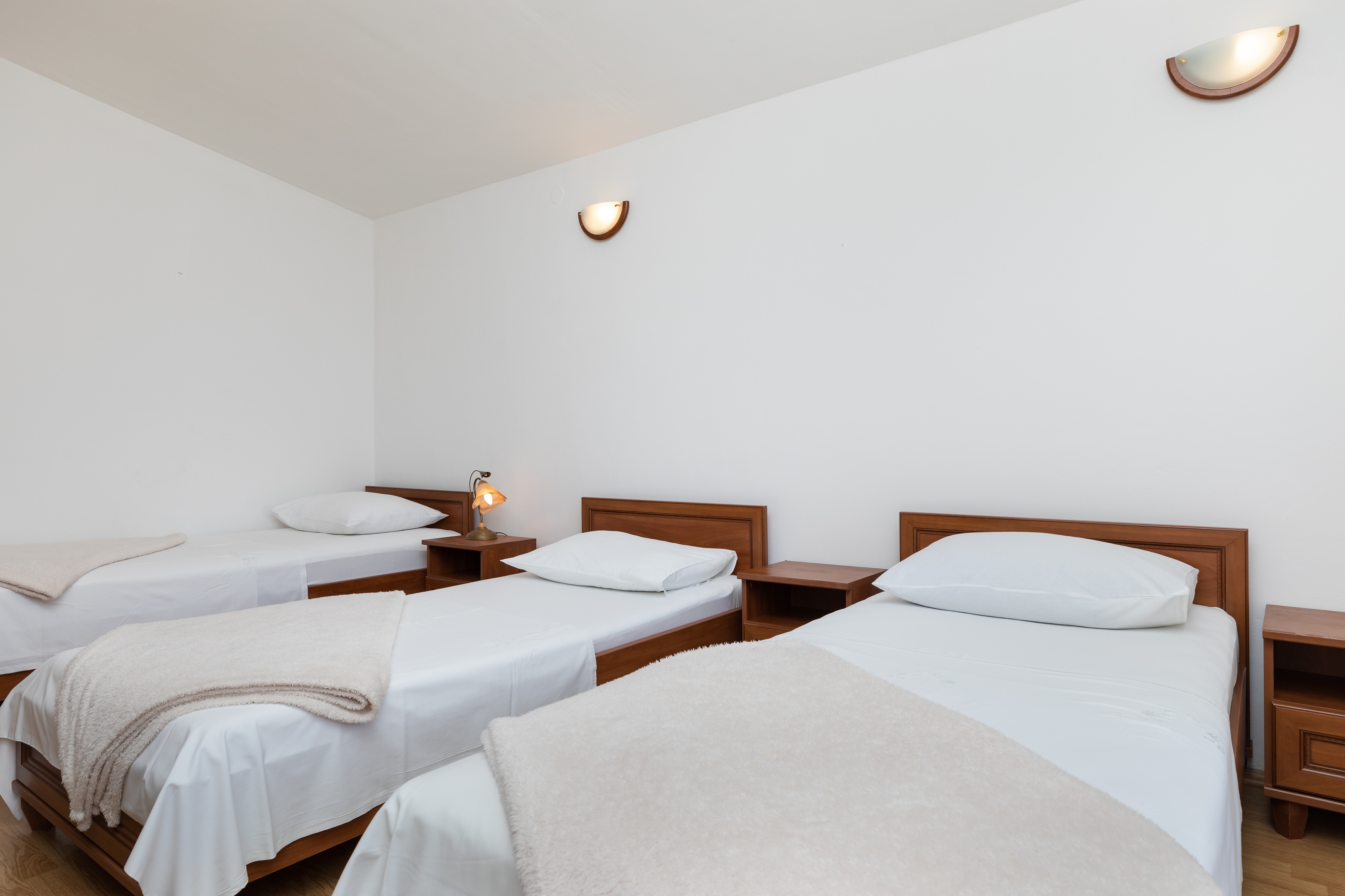 Two bedroom apartment near beach Mimice, Omiš  A-a