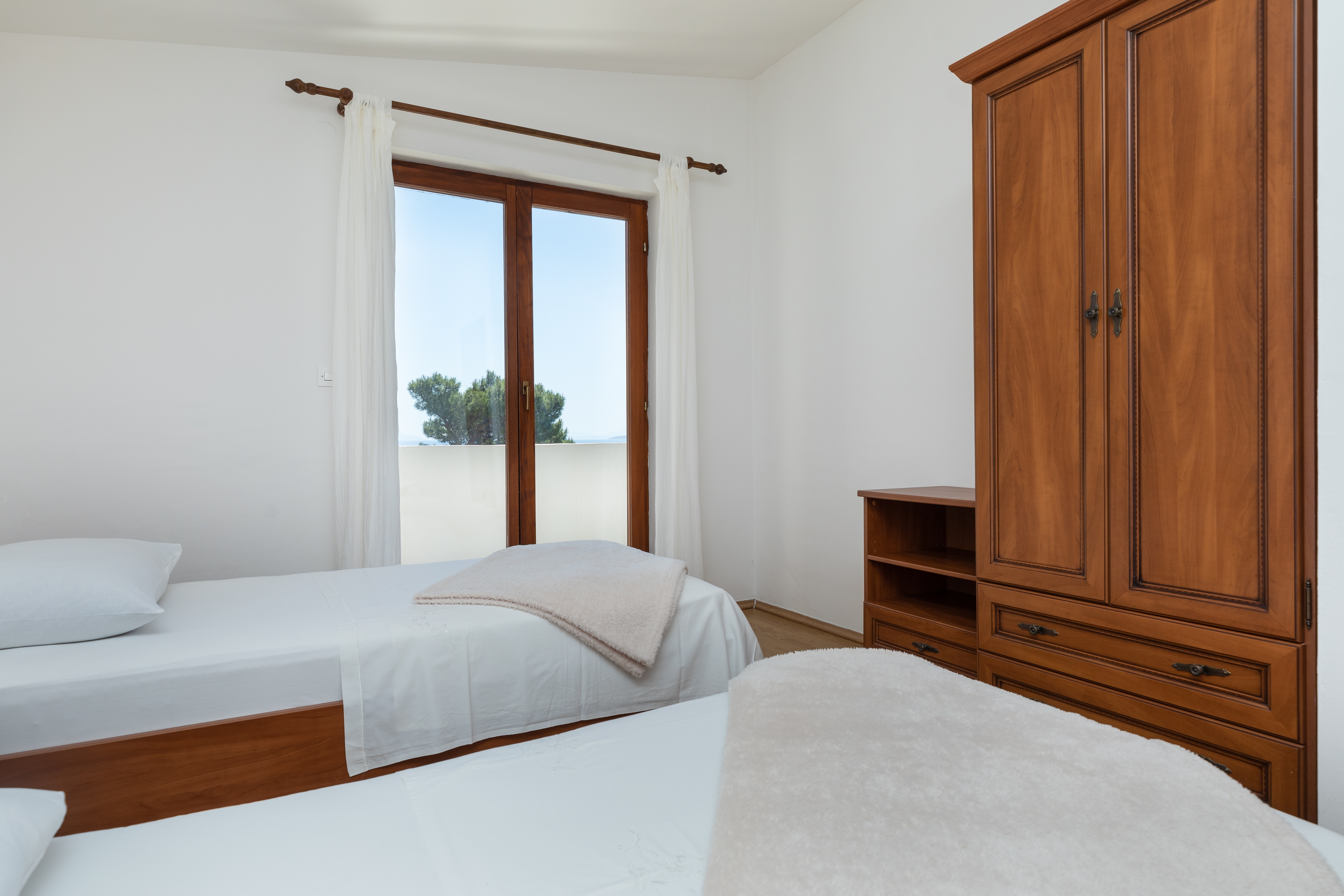 Two bedroom apartment near beach Mimice, Omiš  A-a