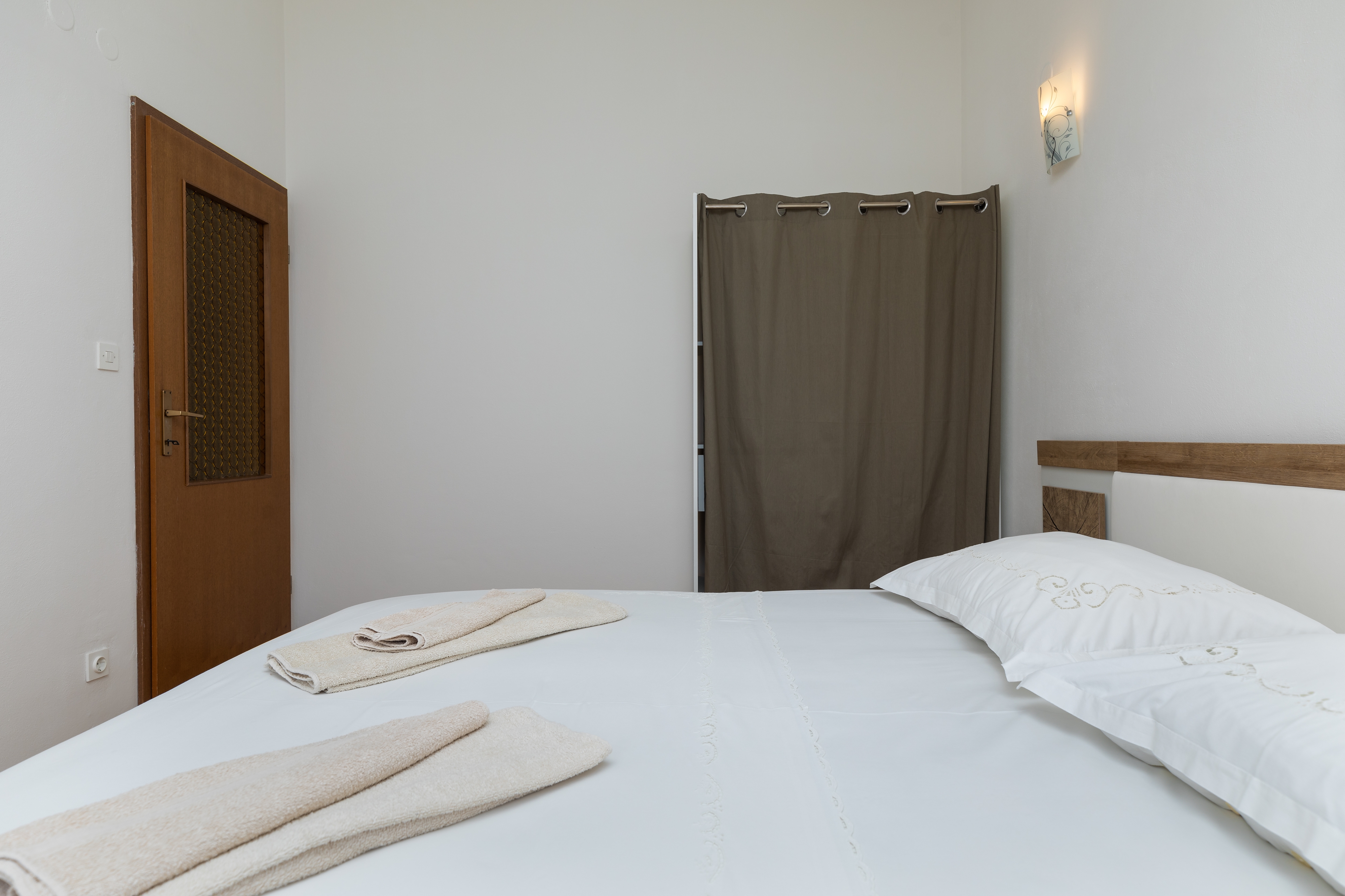 Two bedroom apartment near beach Mimice, Omiš  A-a