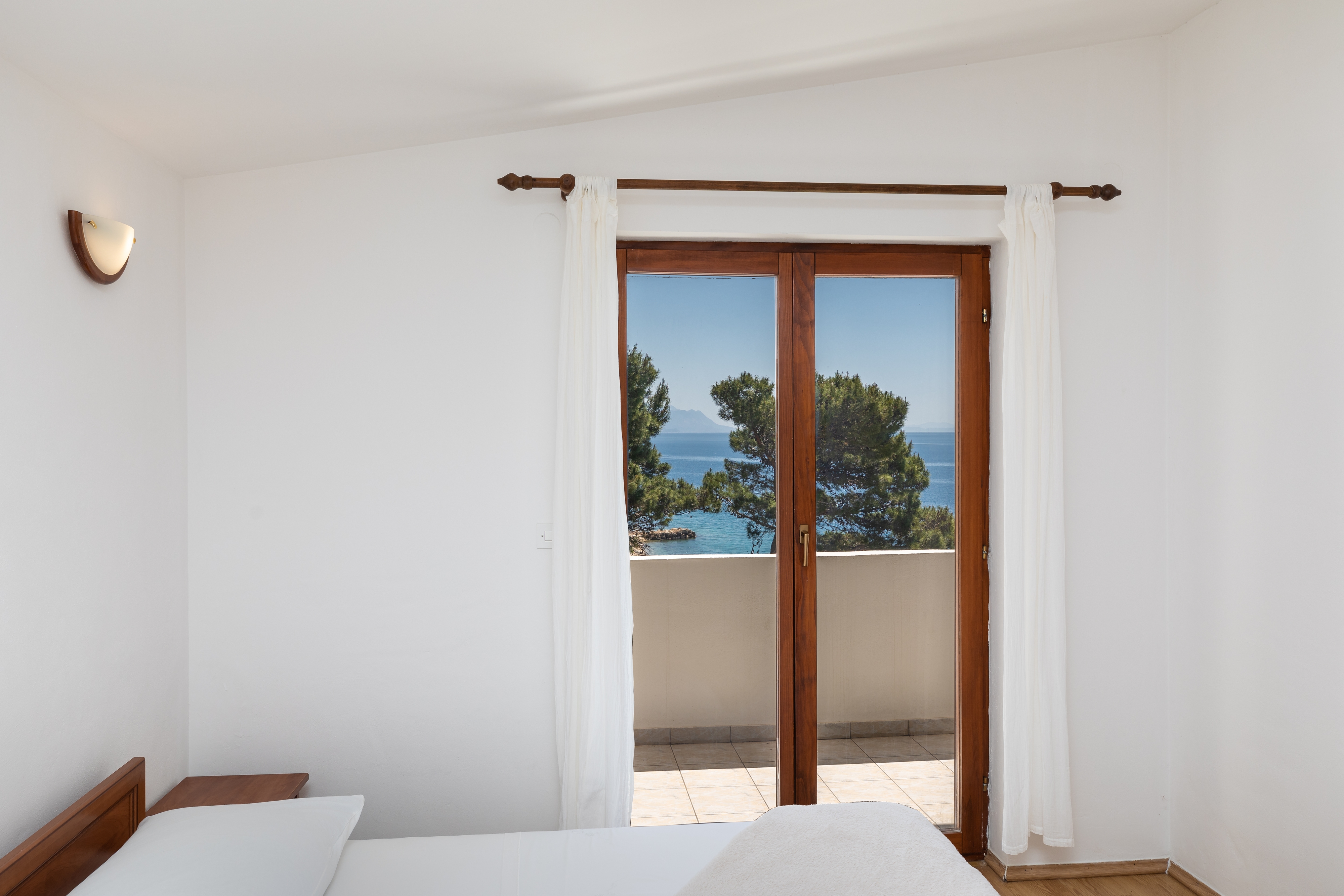Two bedroom apartment near beach Mimice, Omiš  A-a