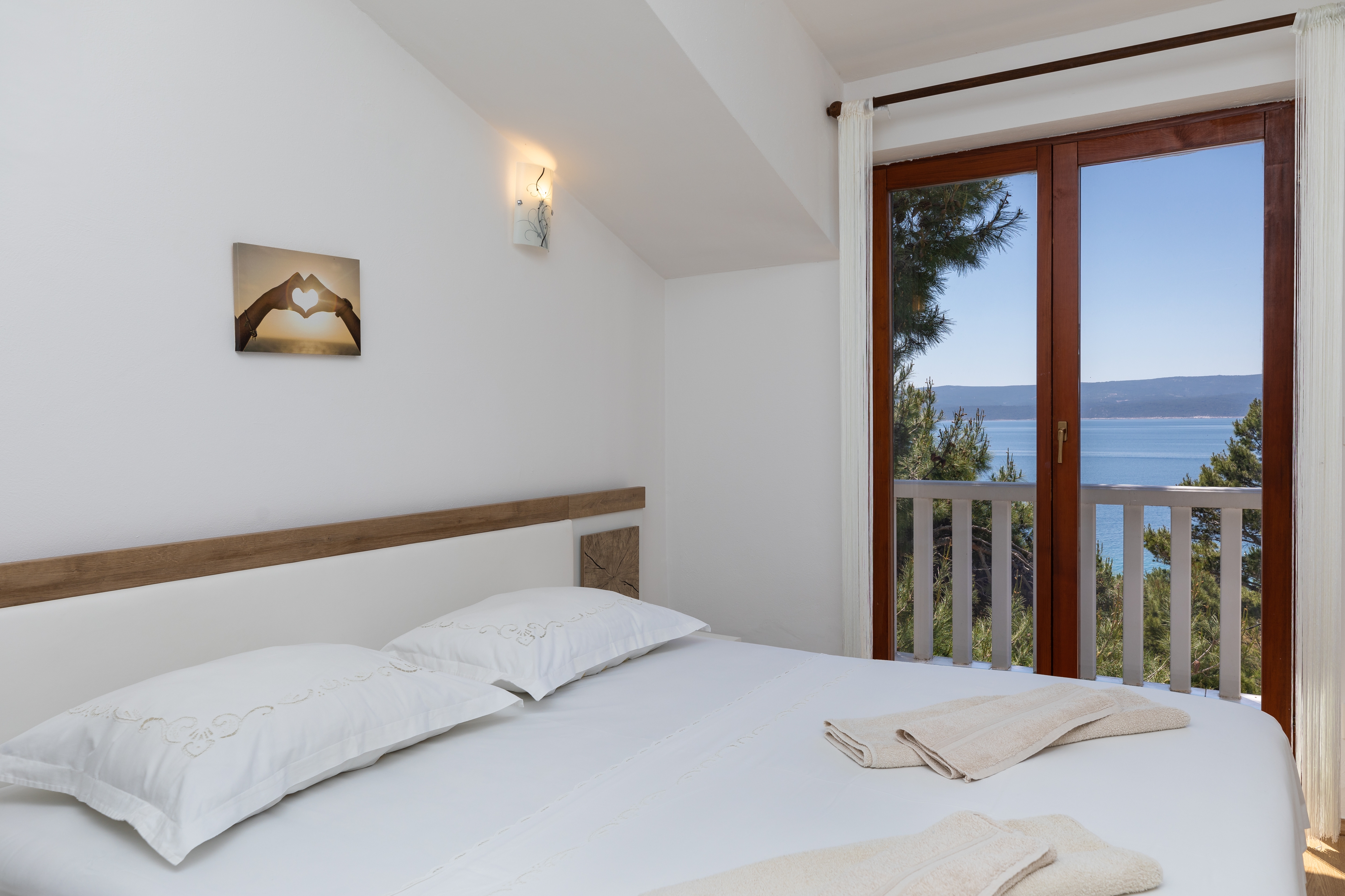 Two bedroom apartment near beach Mimice, Omiš  A-a