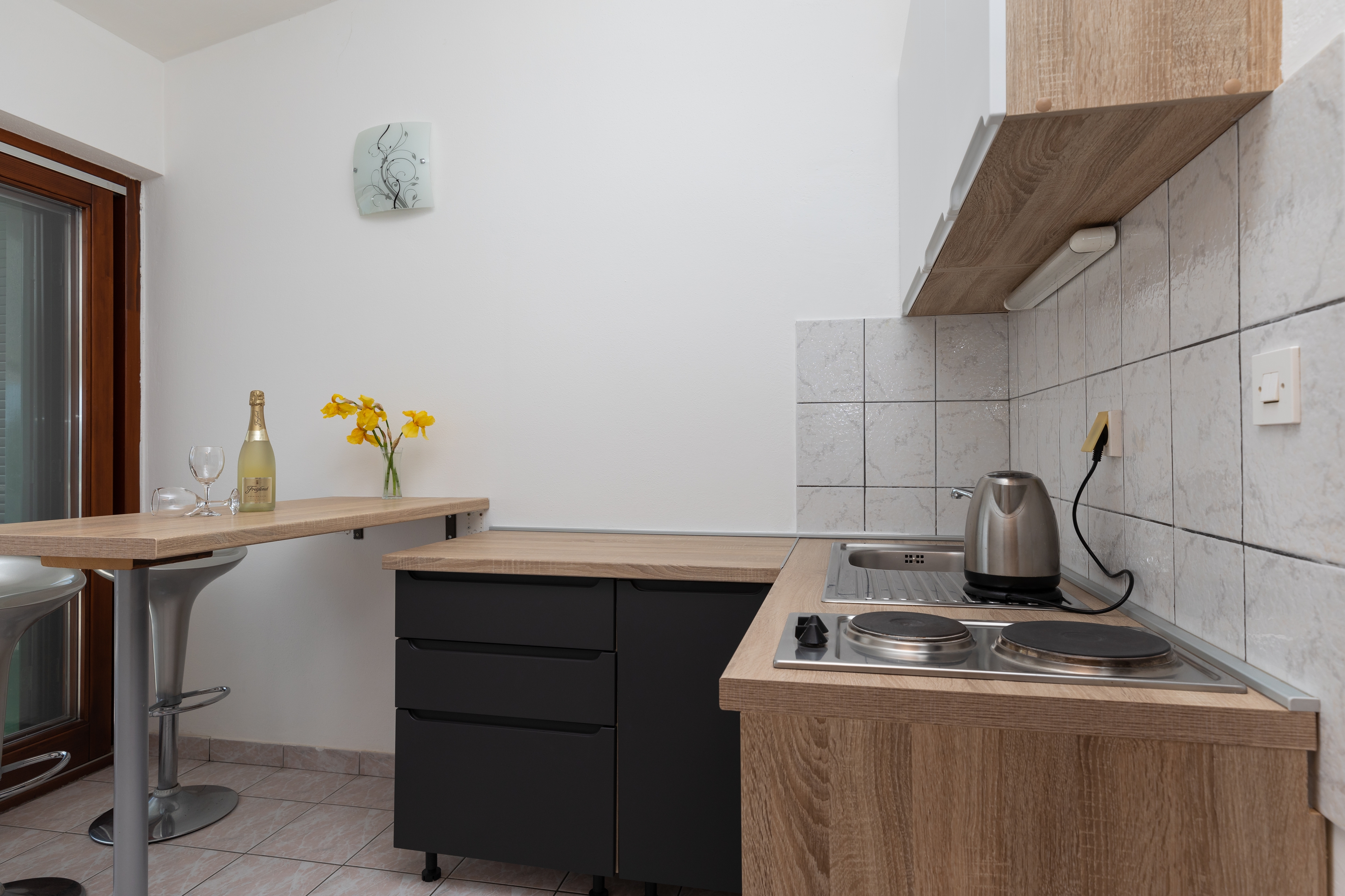 Two bedroom apartment near beach Mimice, Omiš  A-a