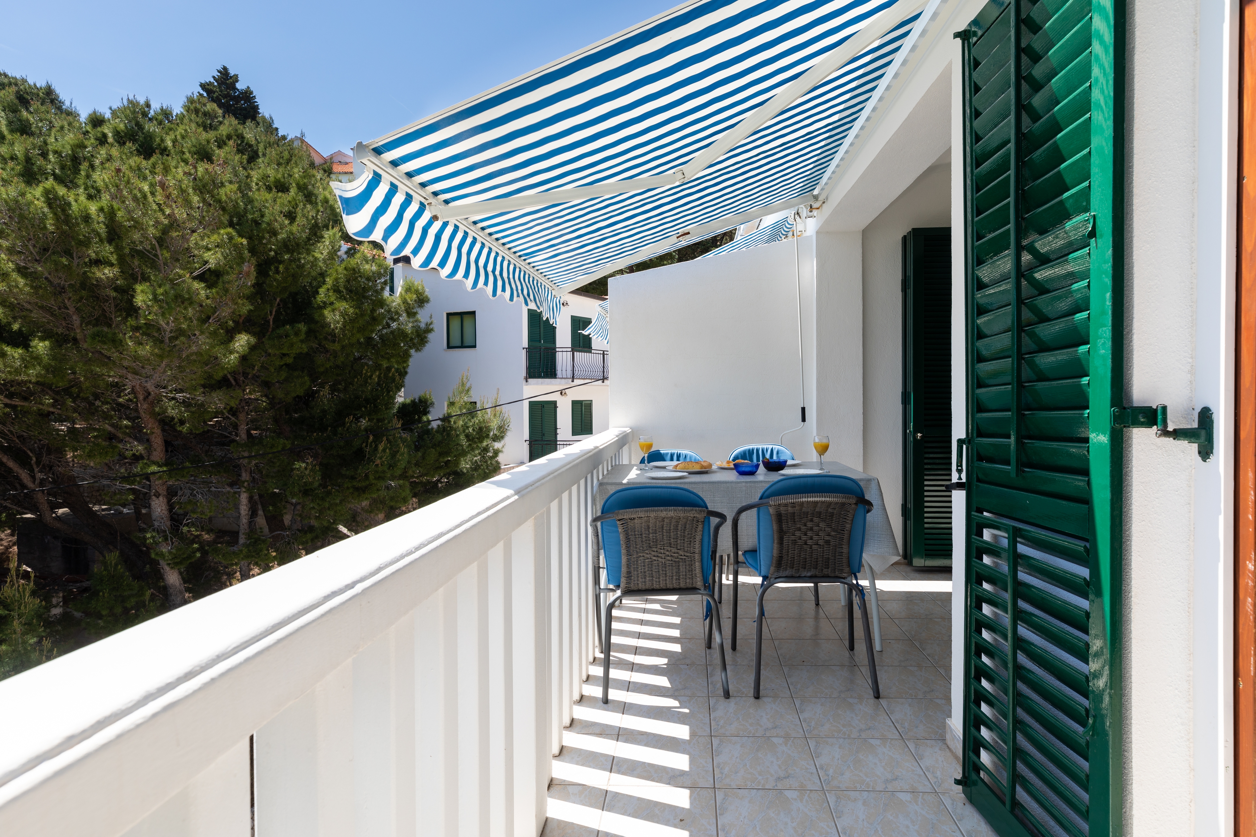 Two bedroom apartment near beach Mimice, Omiš  A-a