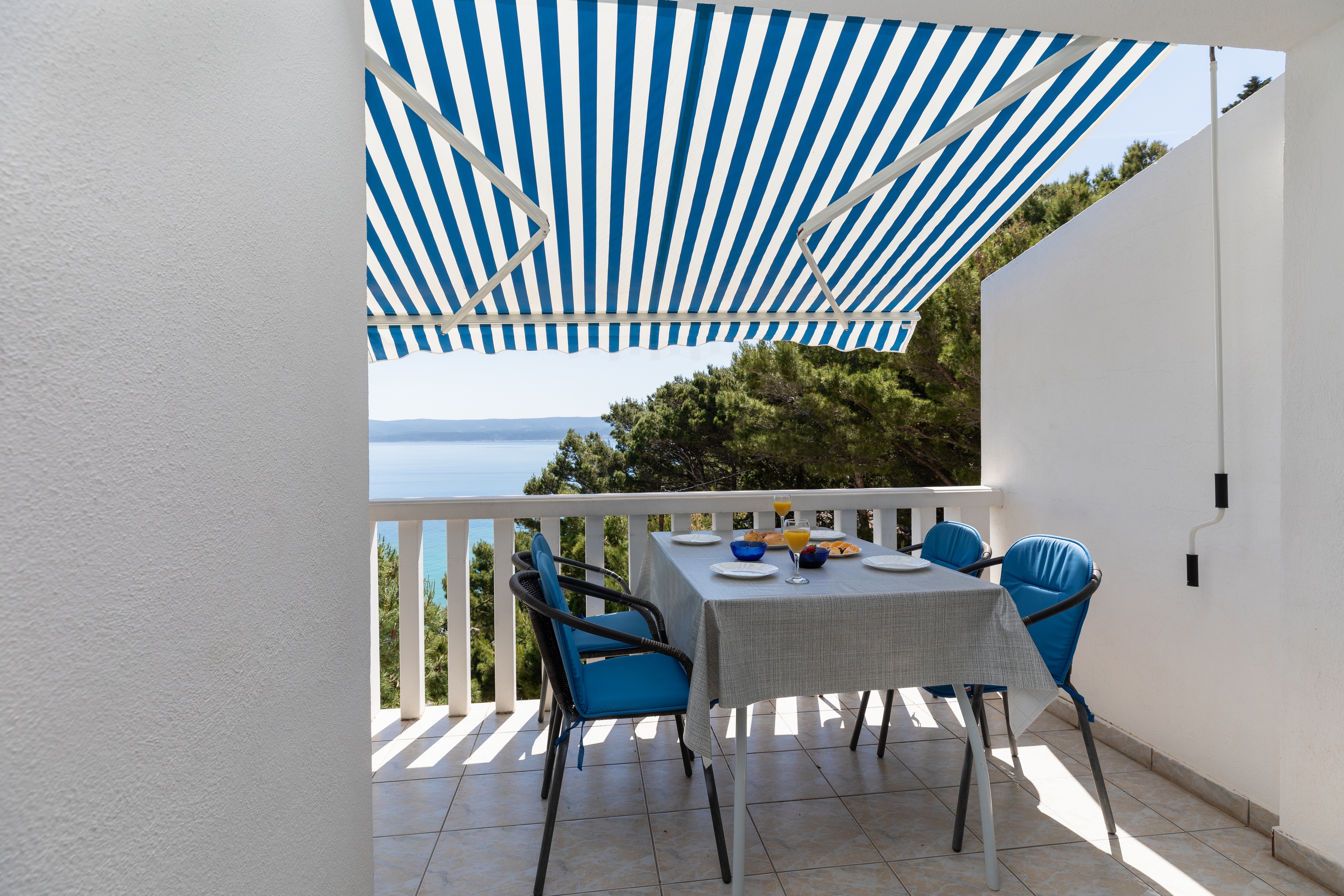 Two bedroom apartment near beach Mimice, Omiš  A-a