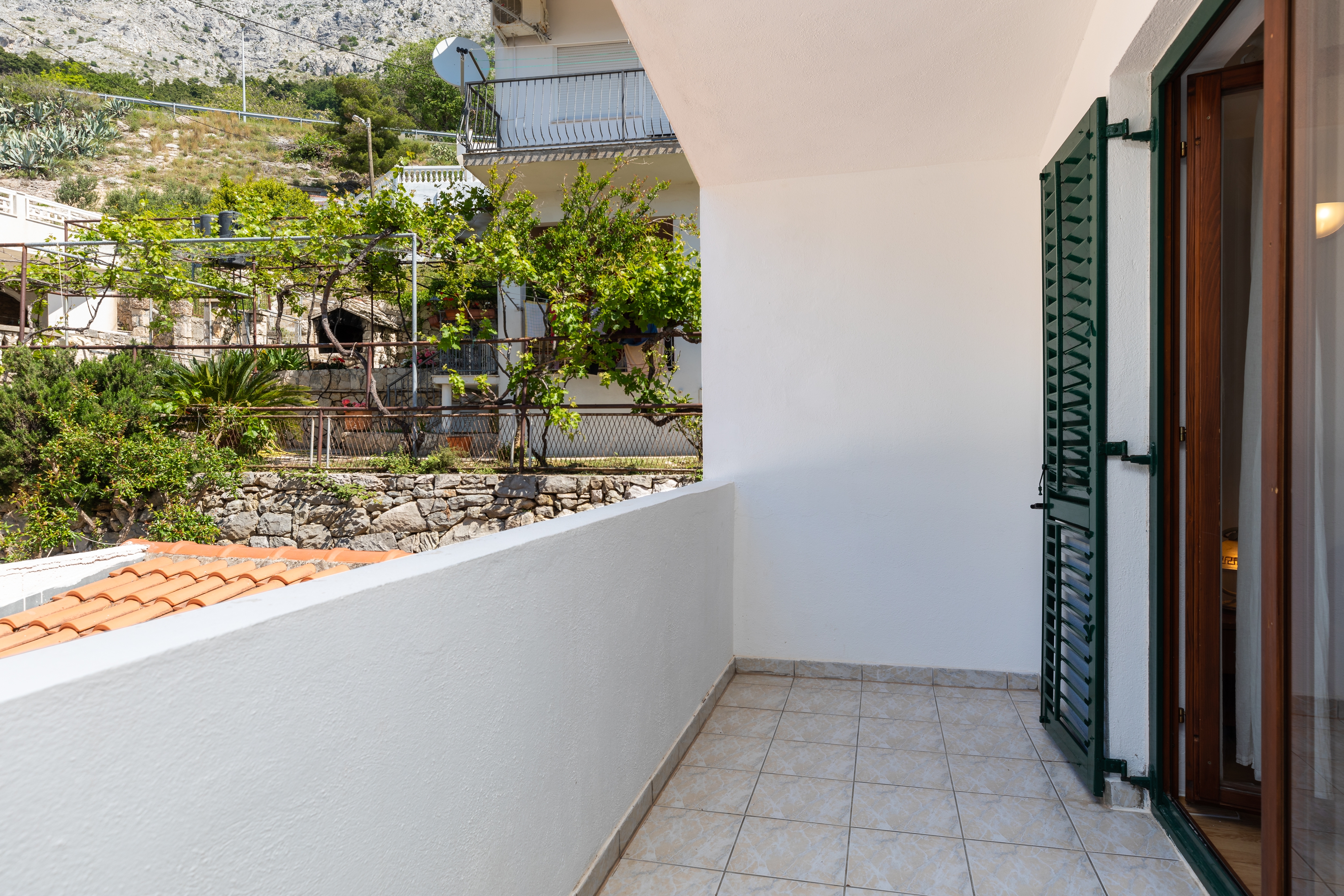 Two bedroom apartment near beach Mimice, Omiš  A-b