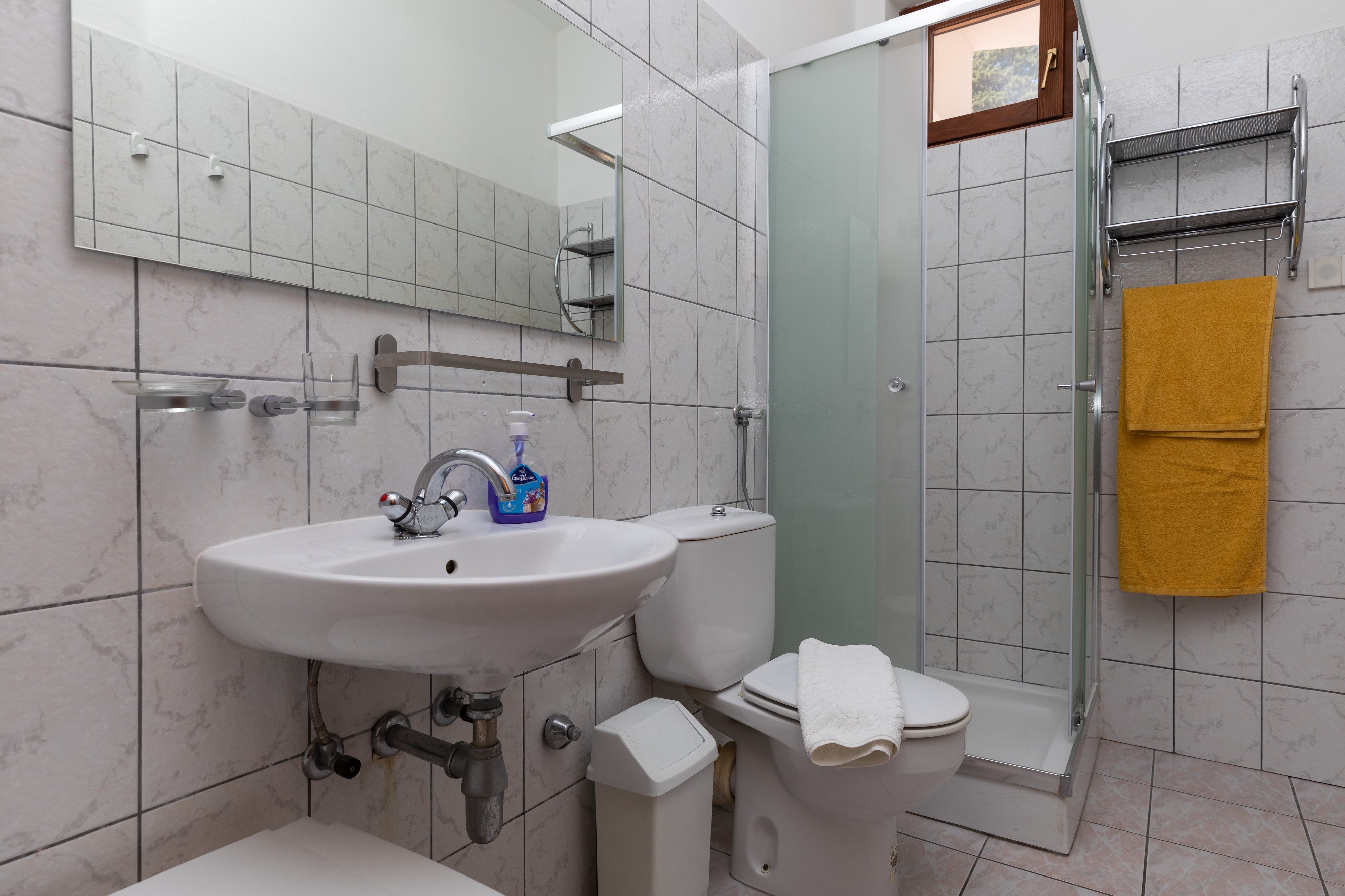 Two bedroom apartment near beach Mimice, Omiš  A-b