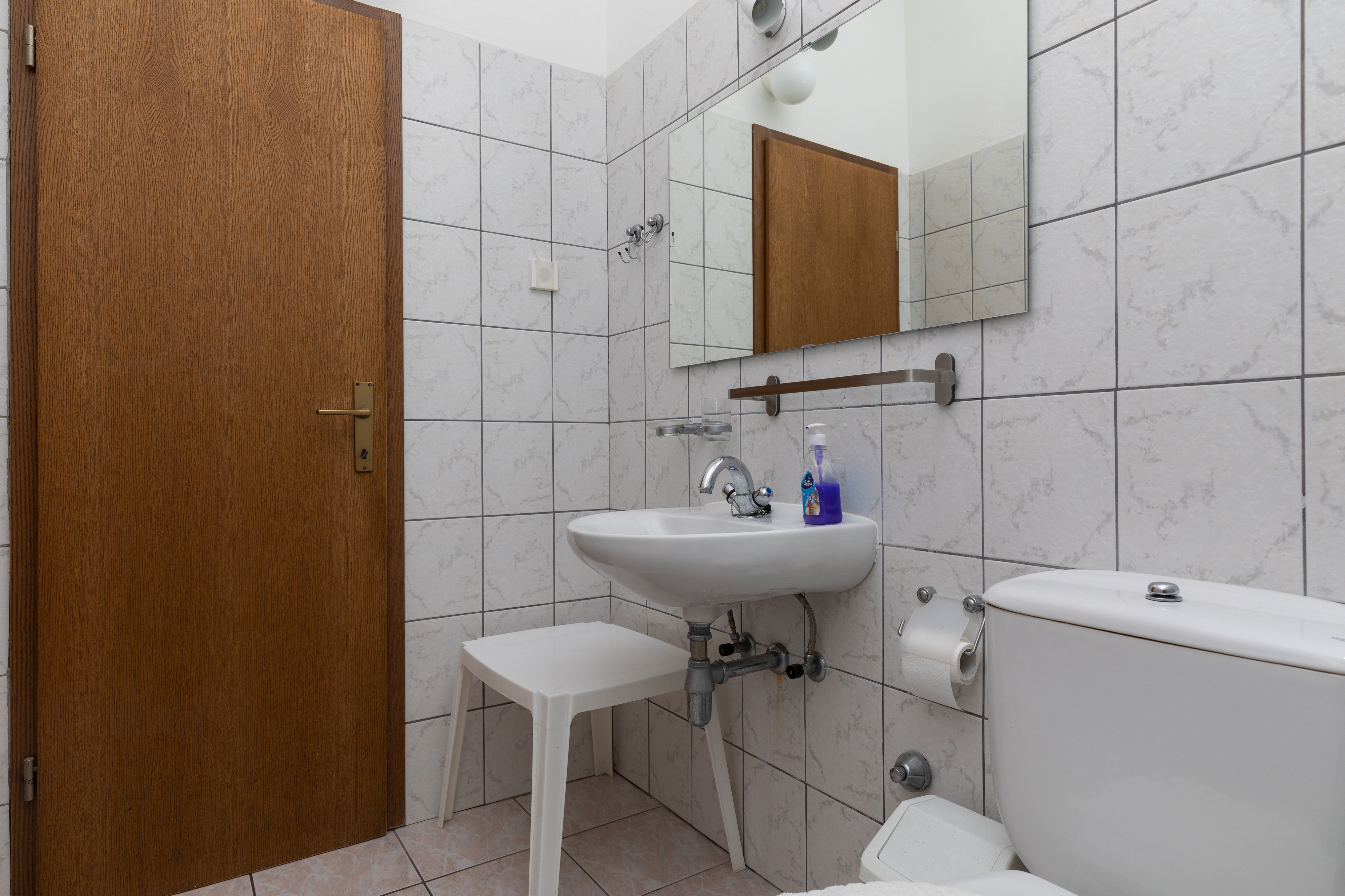 Two bedroom apartment near beach Mimice, Omiš  A-b