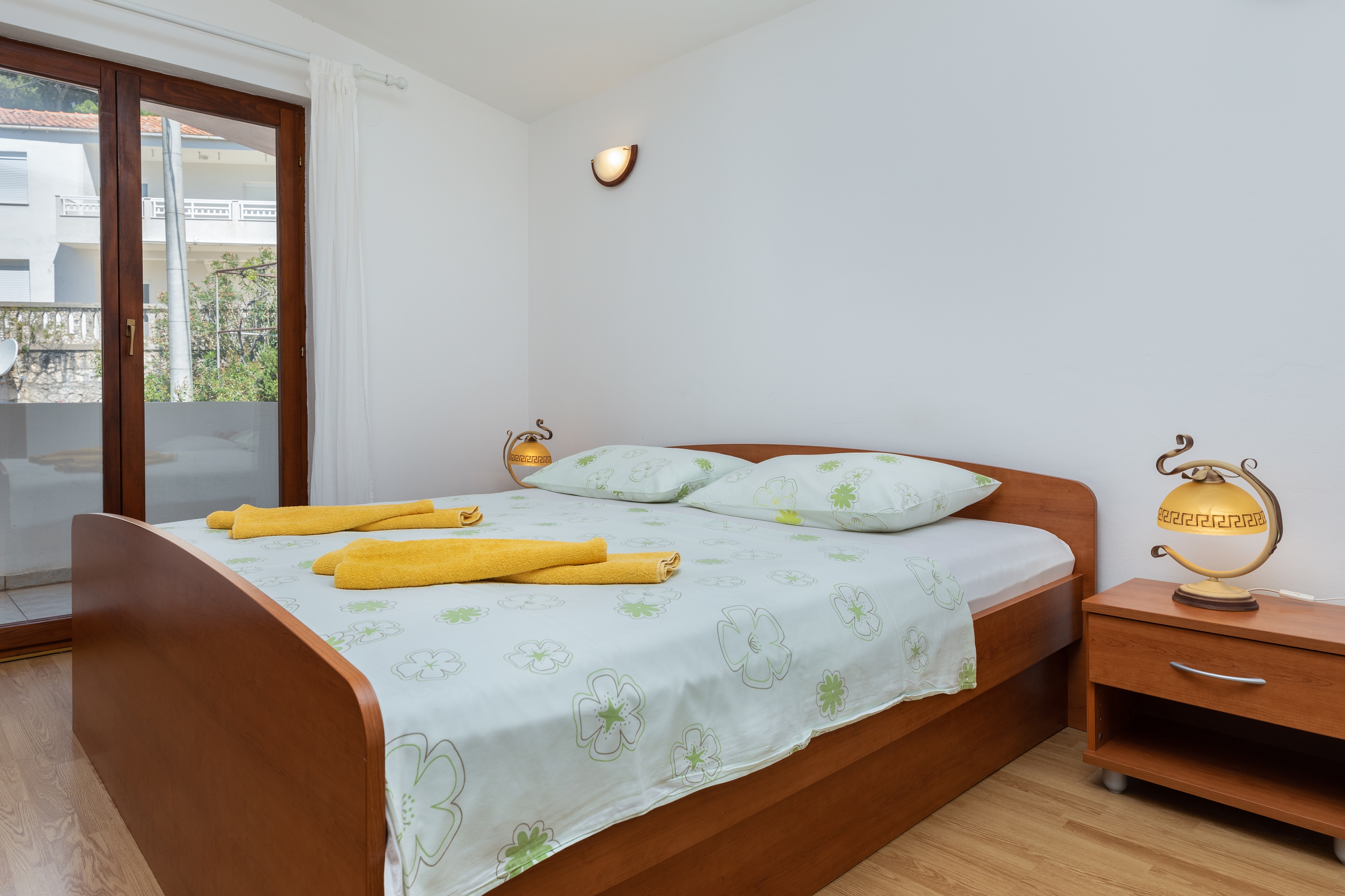 Two bedroom apartment near beach Mimice, Omiš  A-b