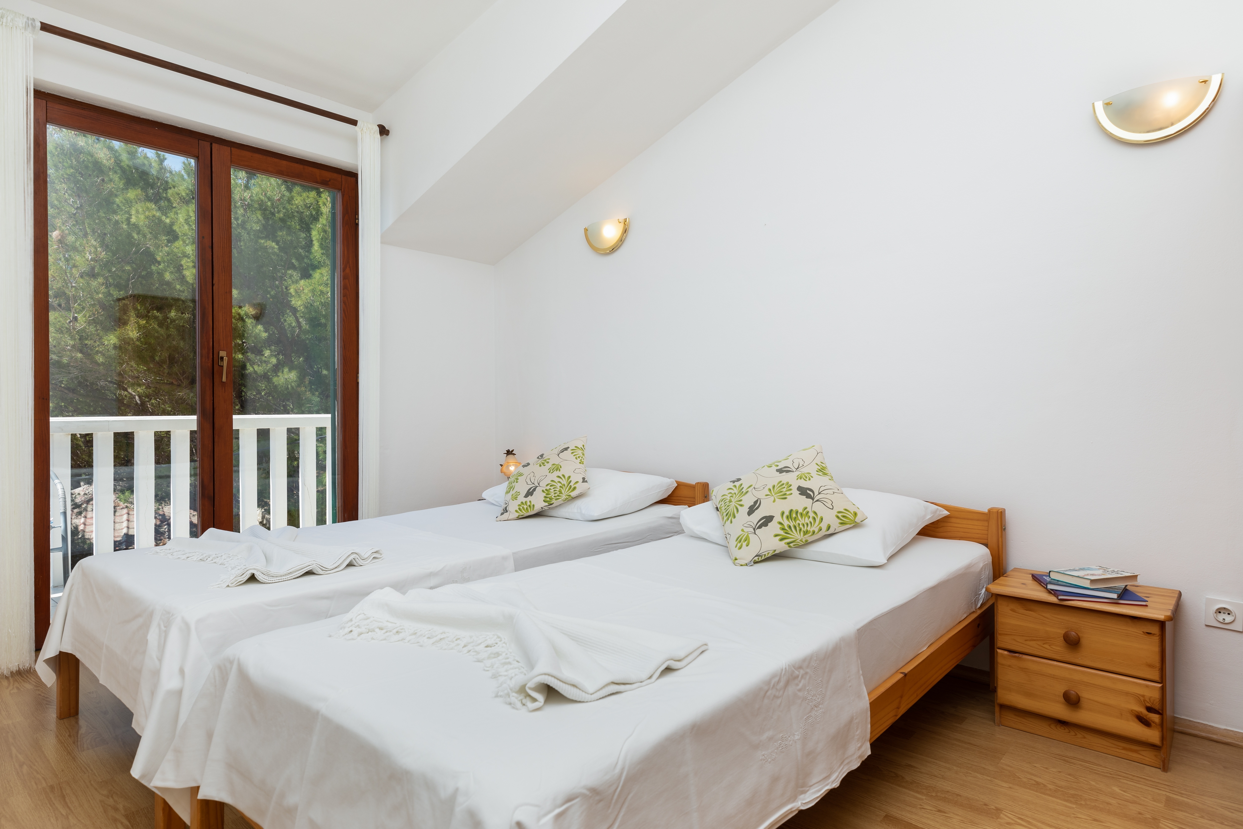 Two bedroom apartment near beach Mimice, Omiš  A-b