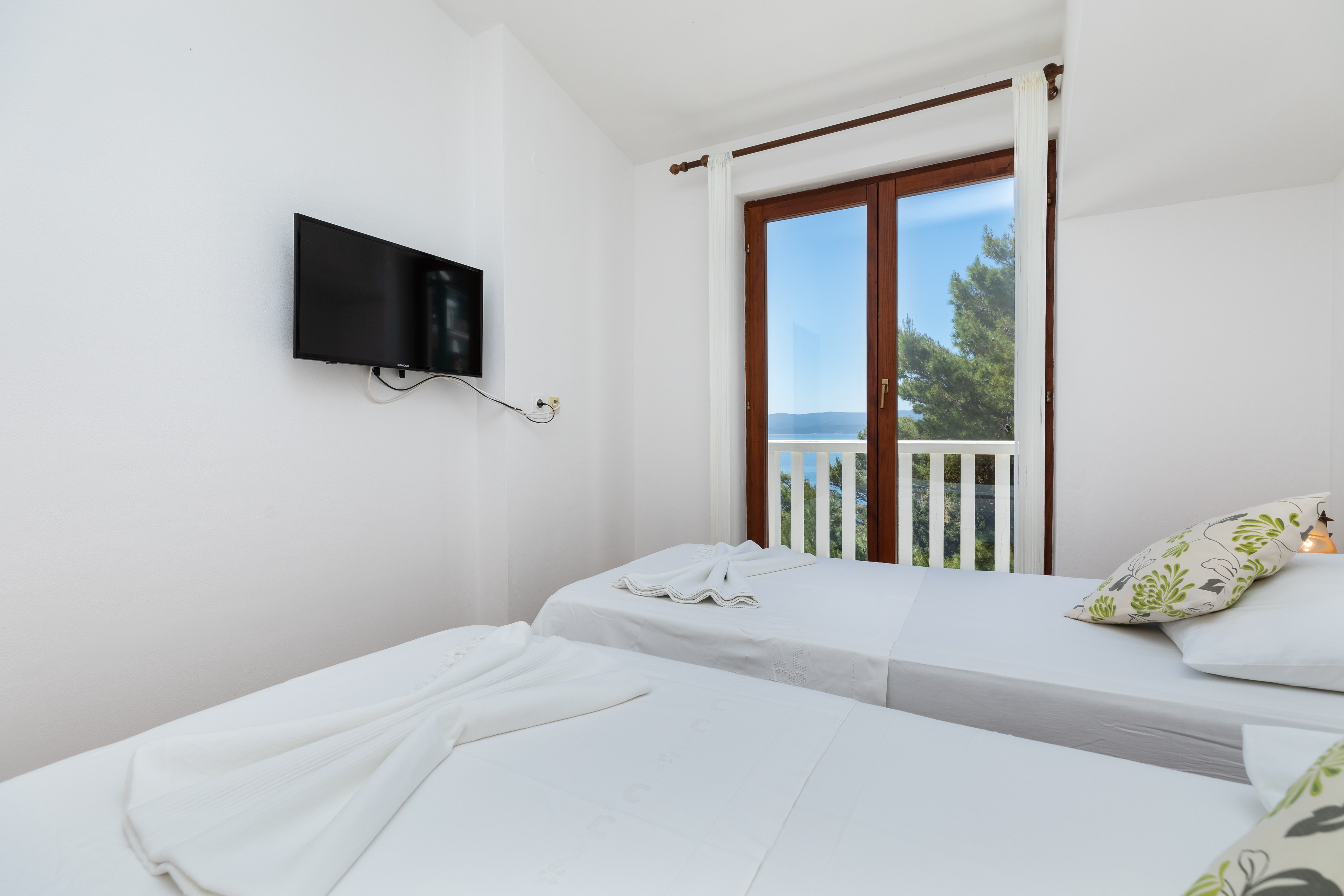 Two bedroom apartment near beach Mimice, Omiš  A-b
