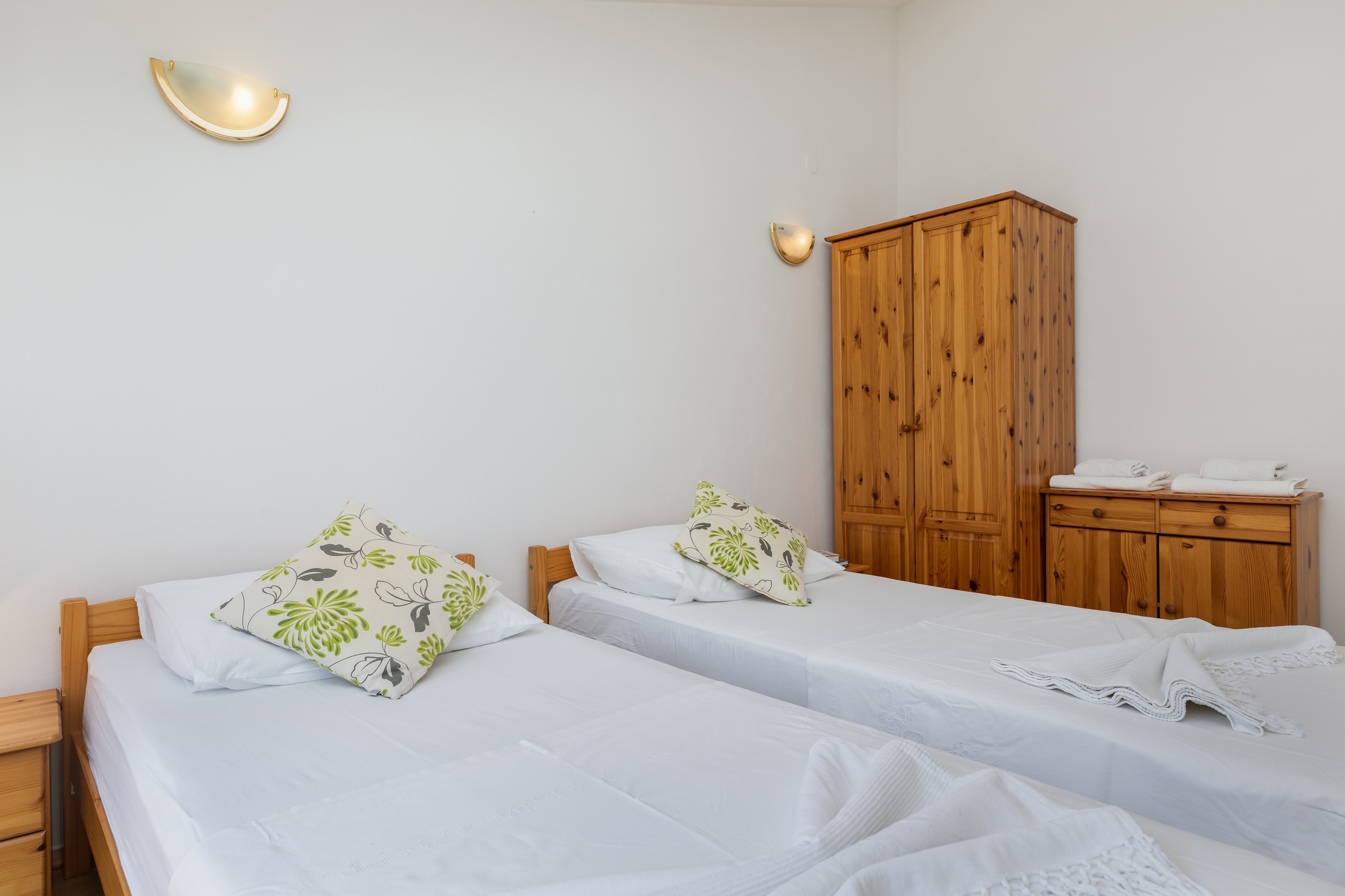 Two bedroom apartment near beach Mimice, Omiš  A-b