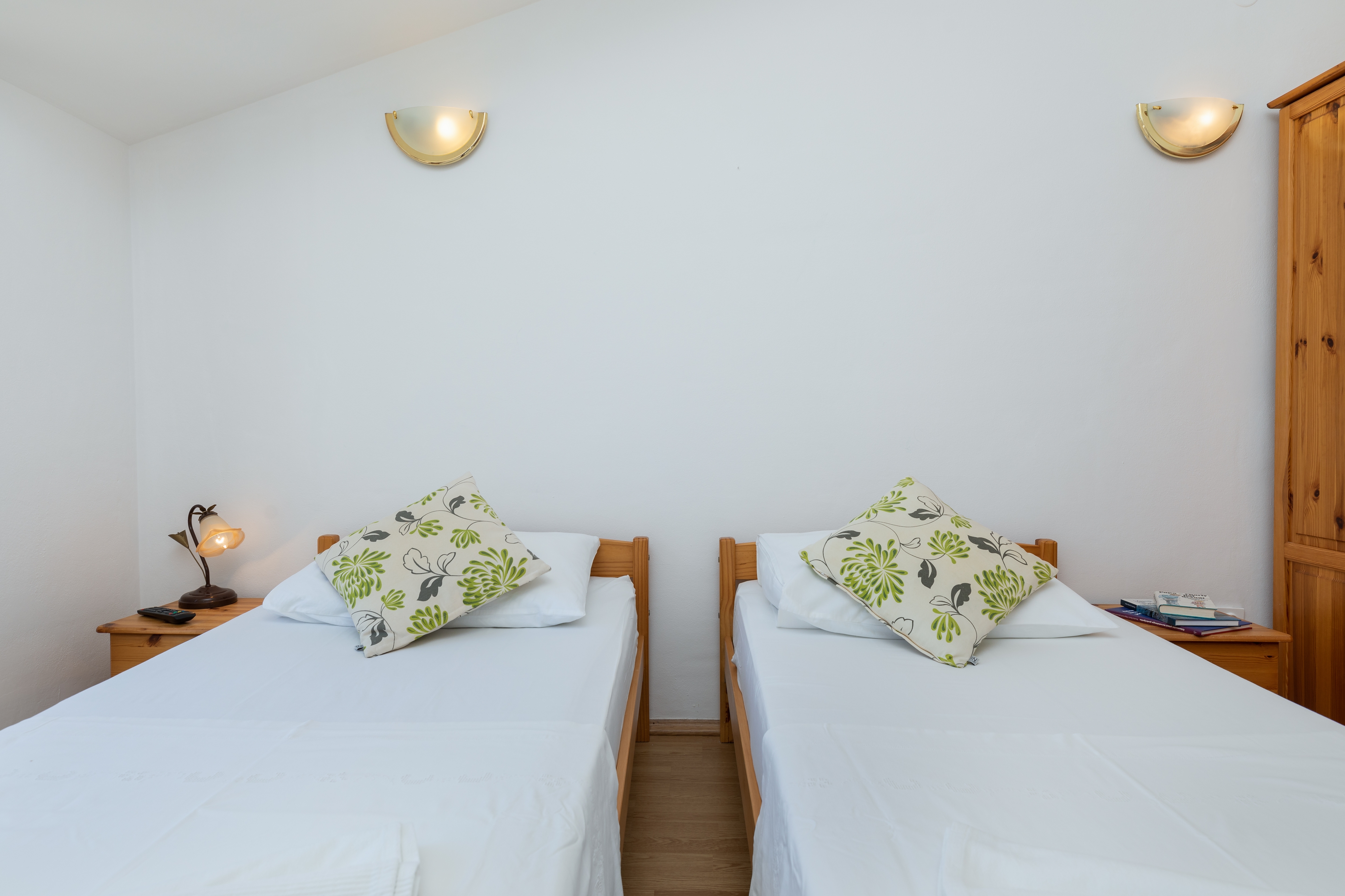 Two bedroom apartment near beach Mimice, Omiš  A-b