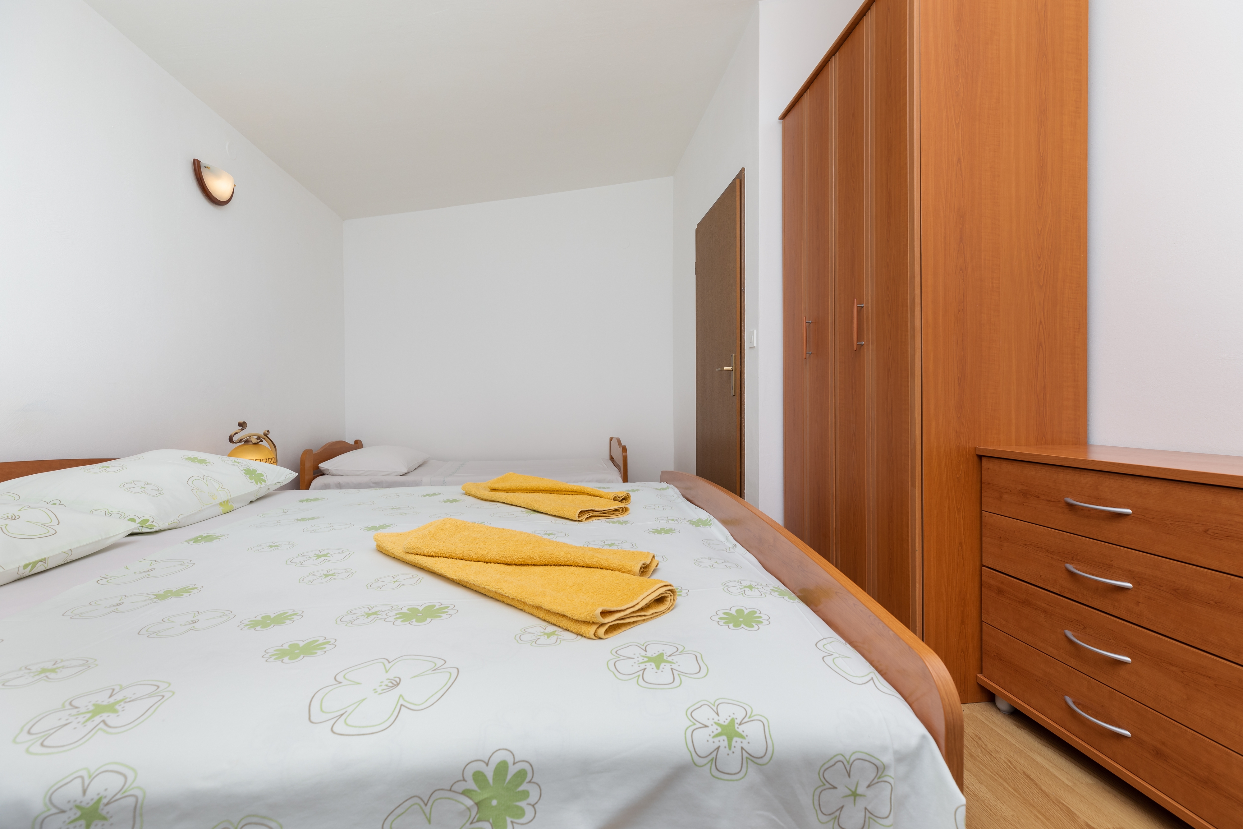 Two bedroom apartment near beach Mimice, Omiš  A-b