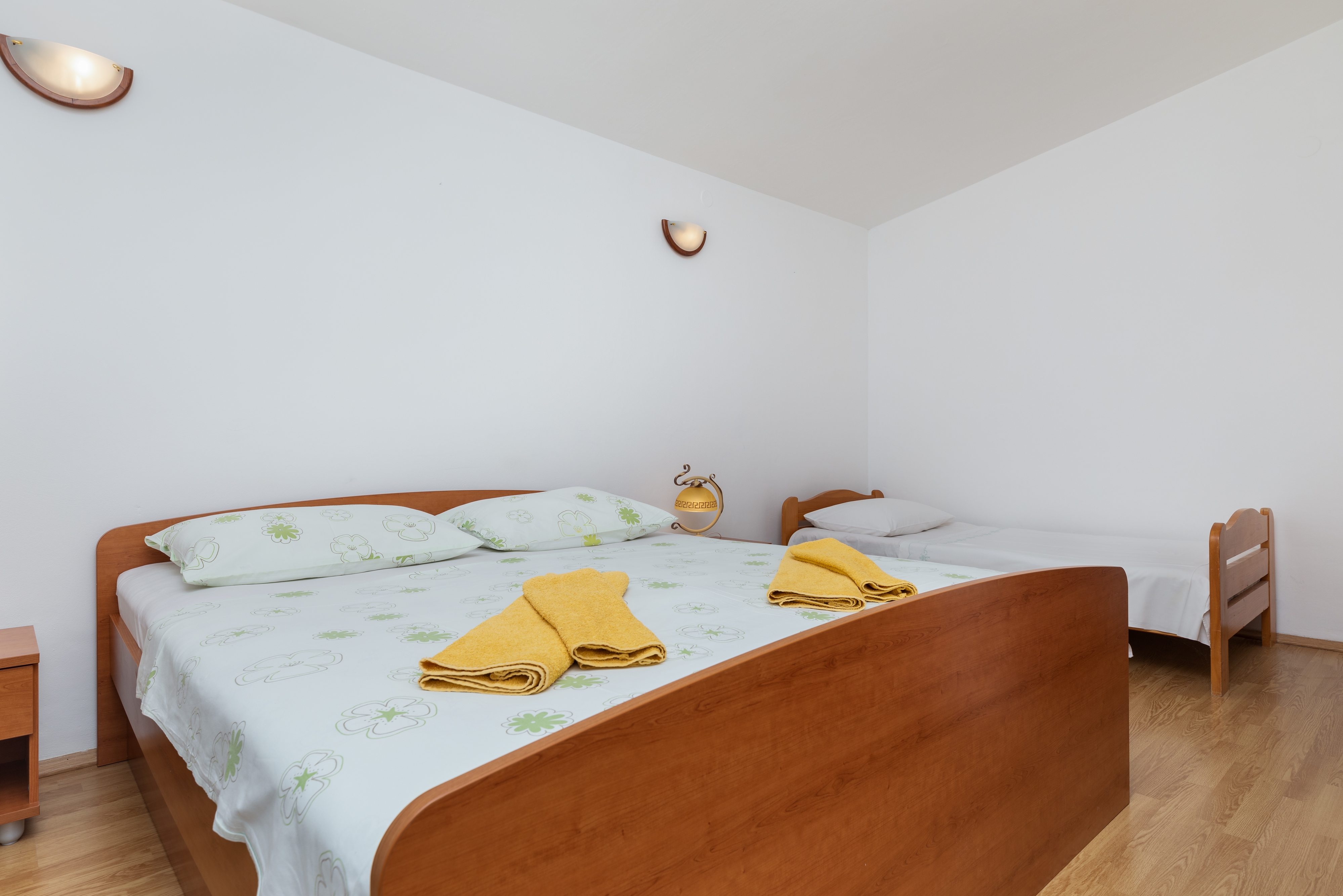 Two bedroom apartment near beach Mimice, Omiš  A-b