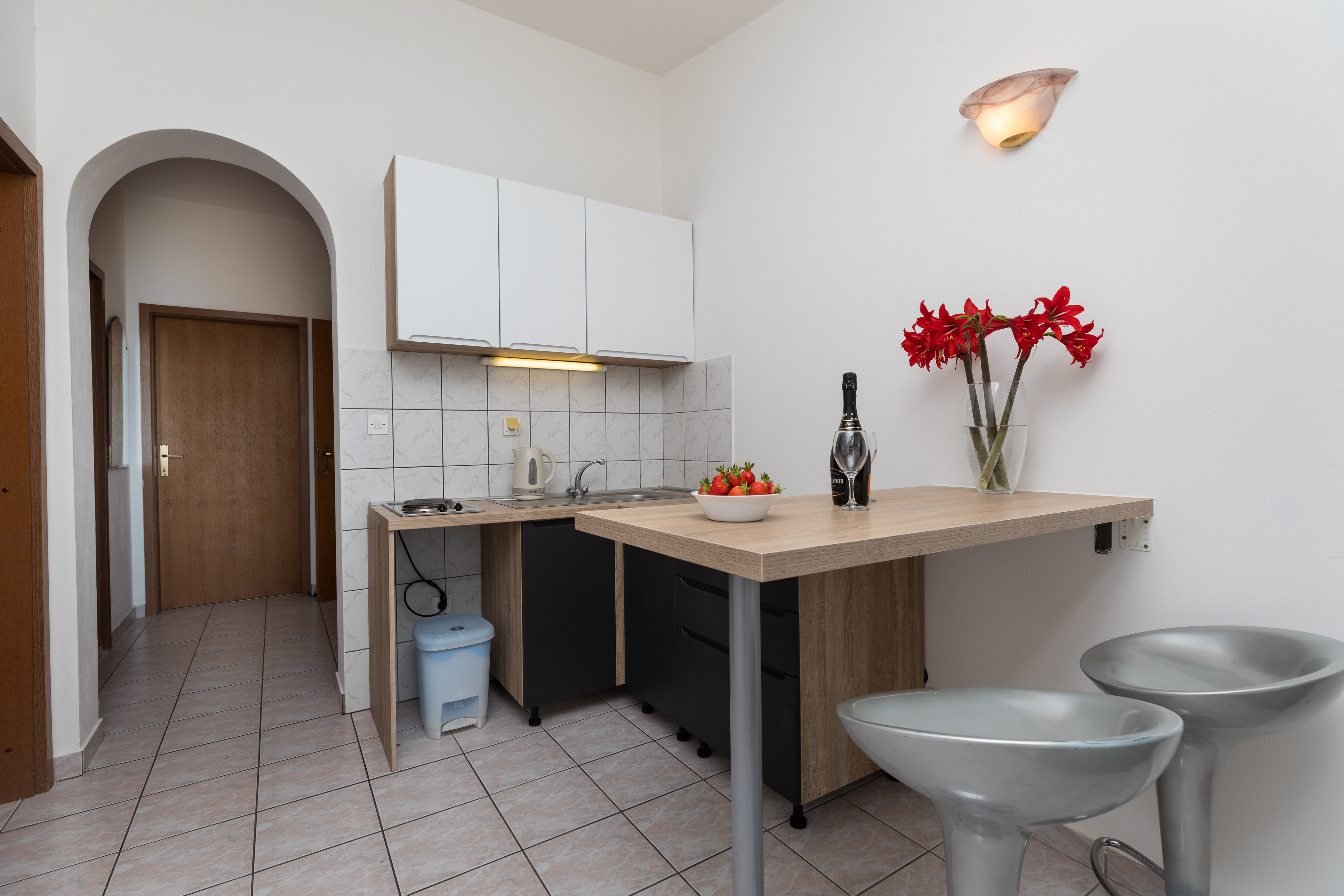 Two bedroom apartment near beach Mimice, Omiš  A-b