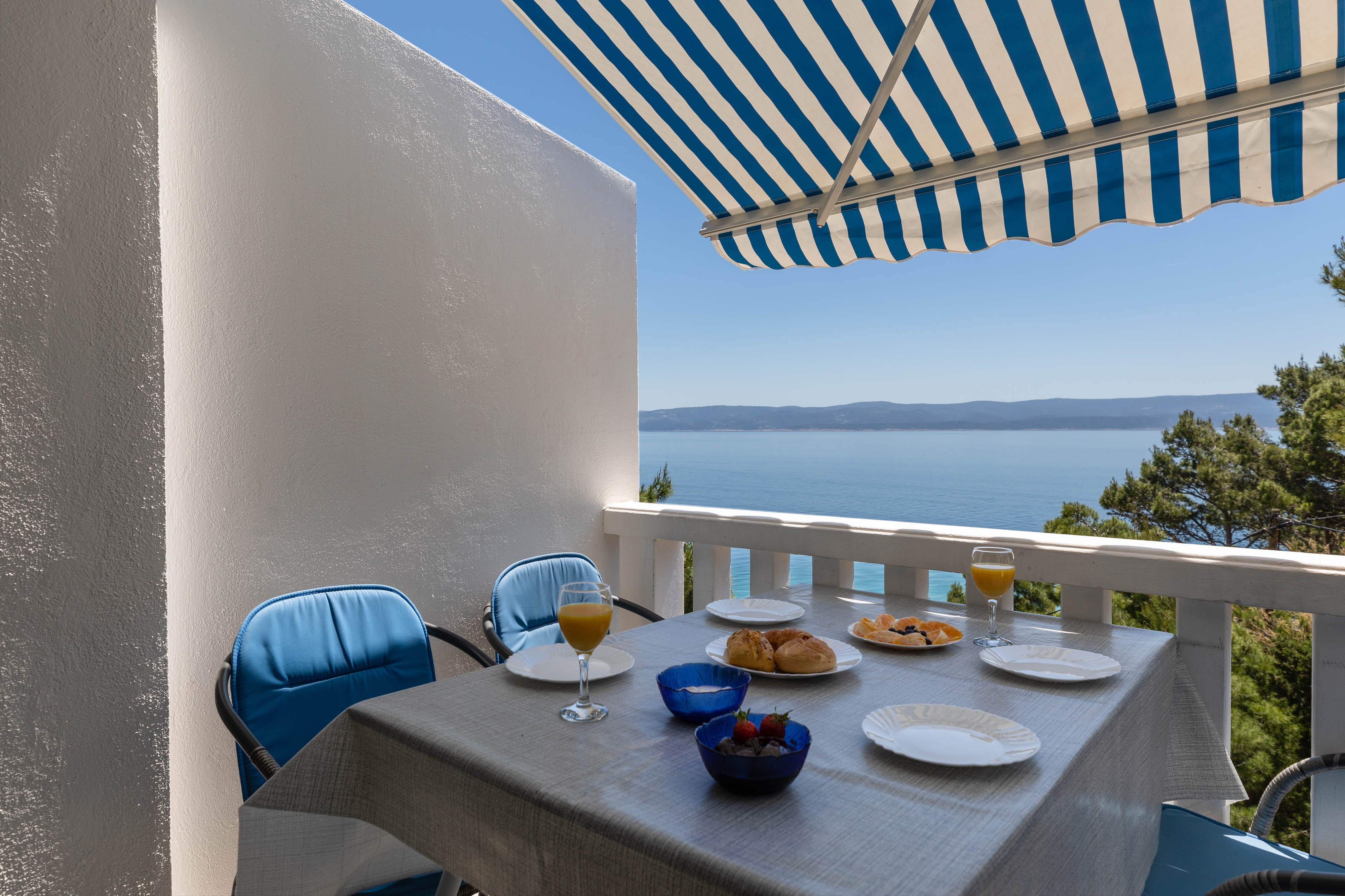 Two bedroom apartment near beach Mimice, Omiš  A-b