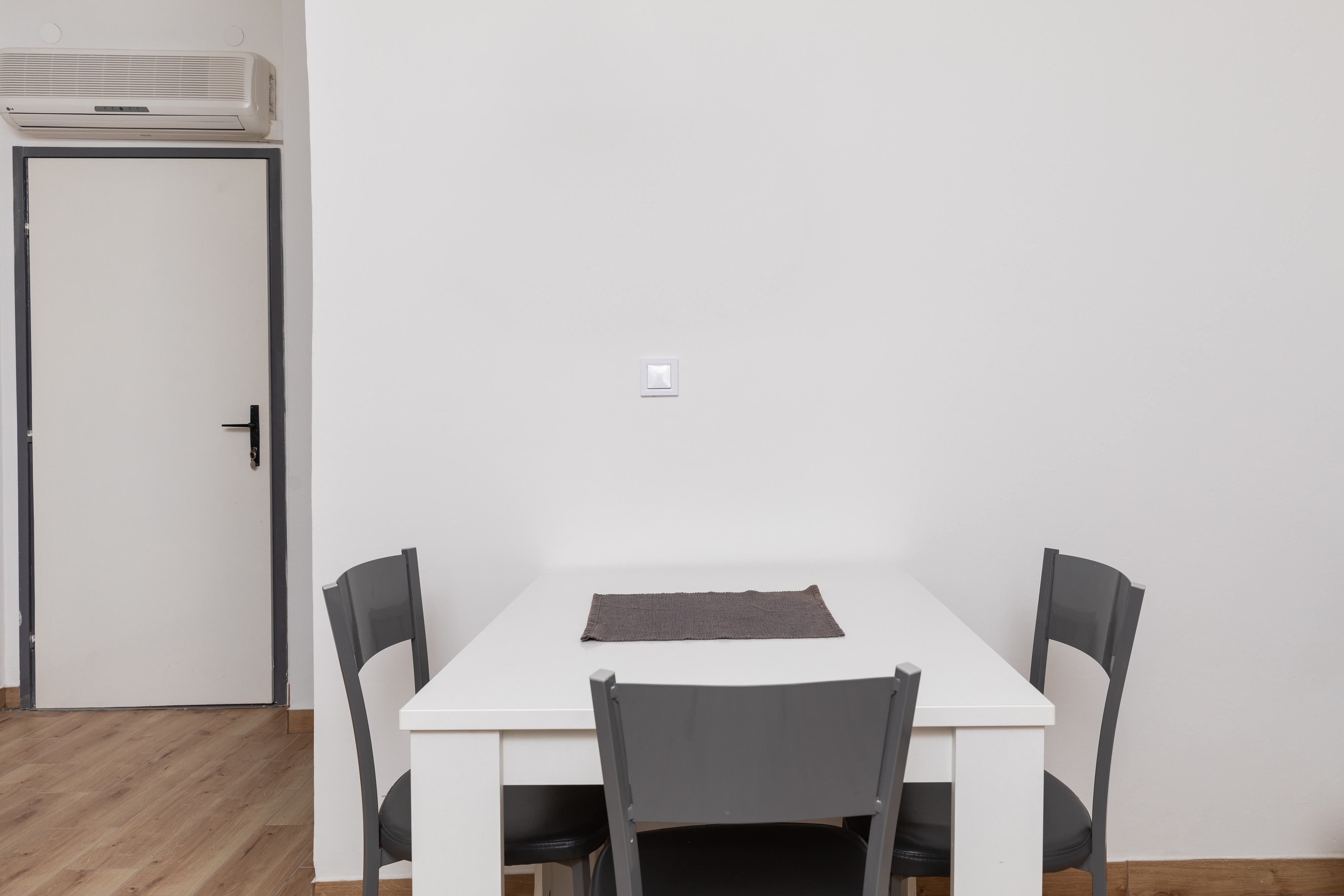 One bedroom apartment near beach Mimice, Omiš  A-c