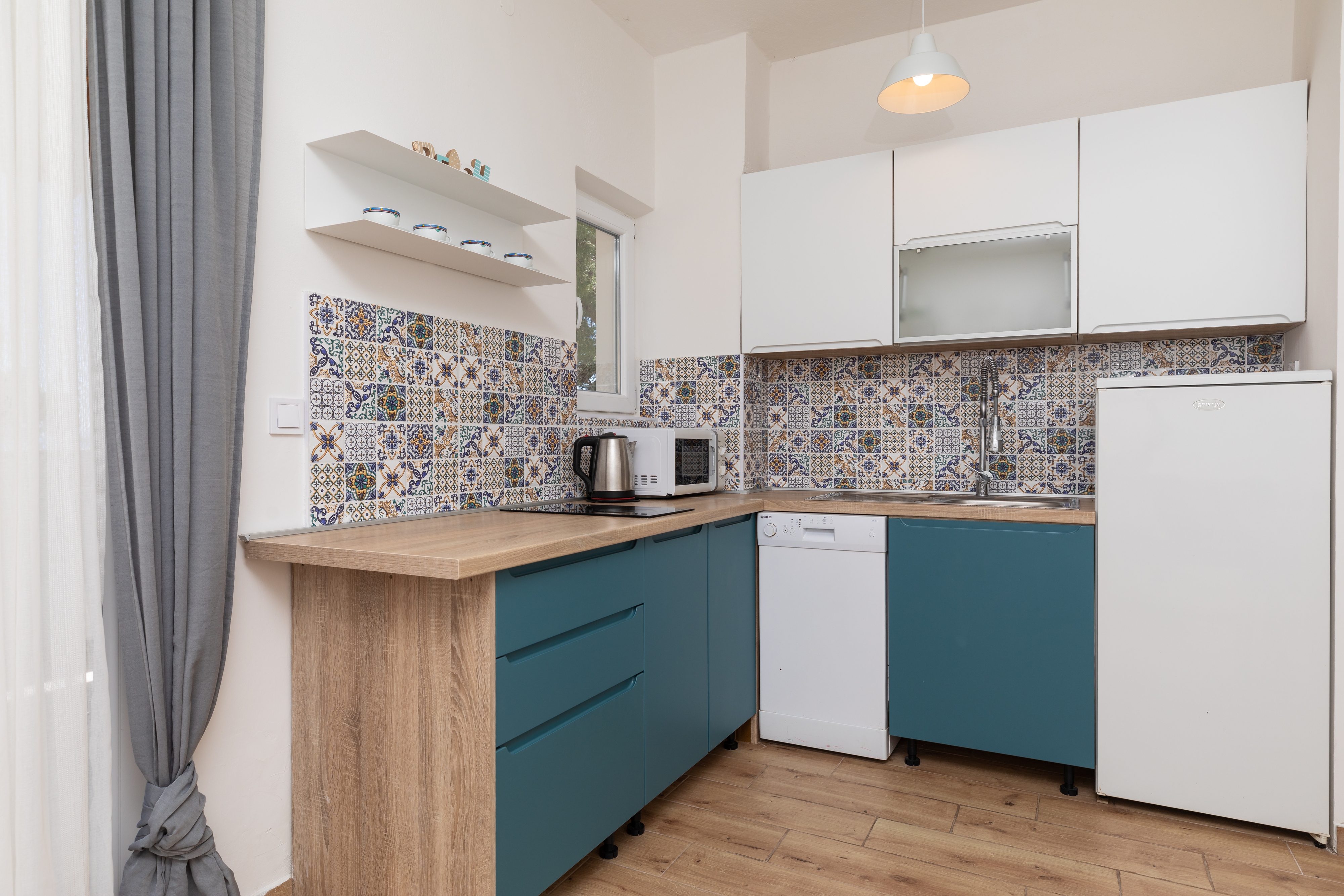 One bedroom apartment near beach Mimice, Omiš  A-c