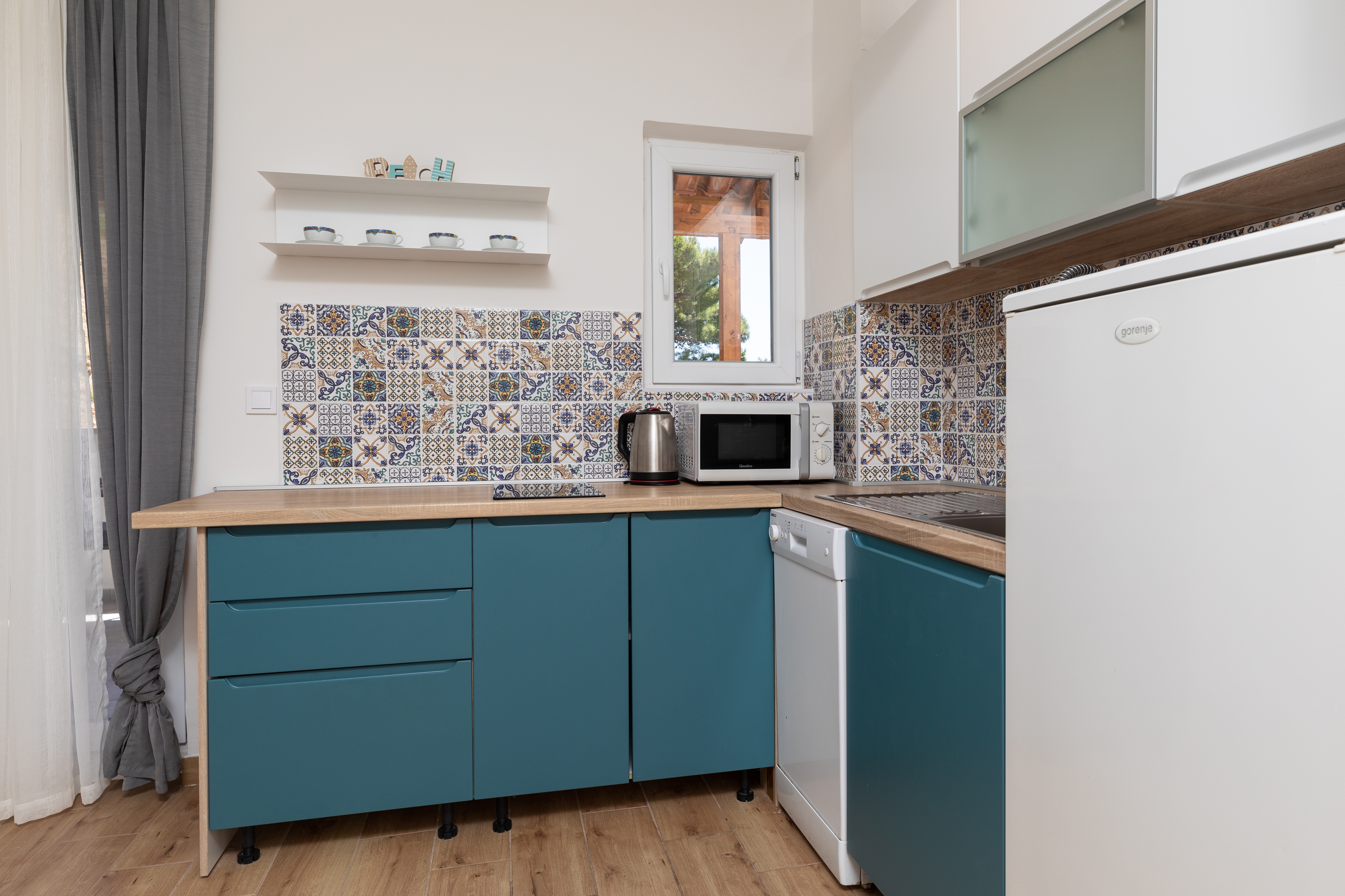 One bedroom apartment near beach Mimice, Omiš  A-c