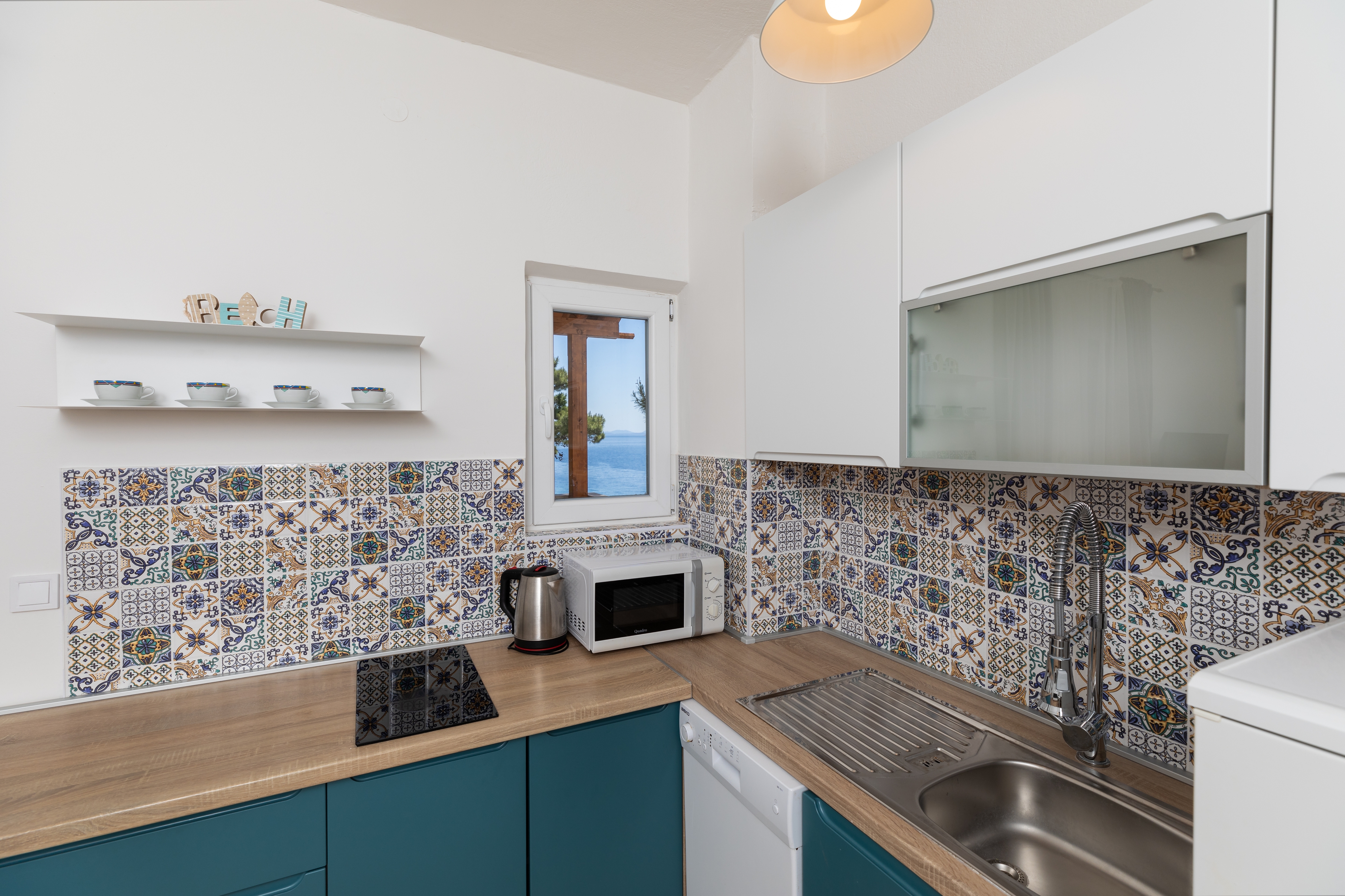 One bedroom apartment near beach Mimice, Omiš  A-c